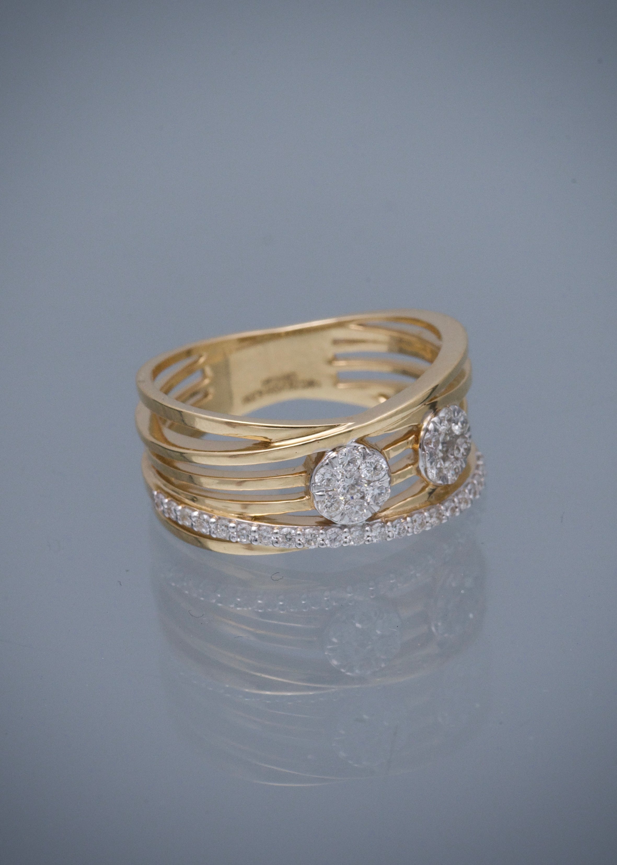 Anillo con 41pts de diamantes blancos 5.35gr / TALLA 6 1/2 / Oro Amarillo (Joya) M