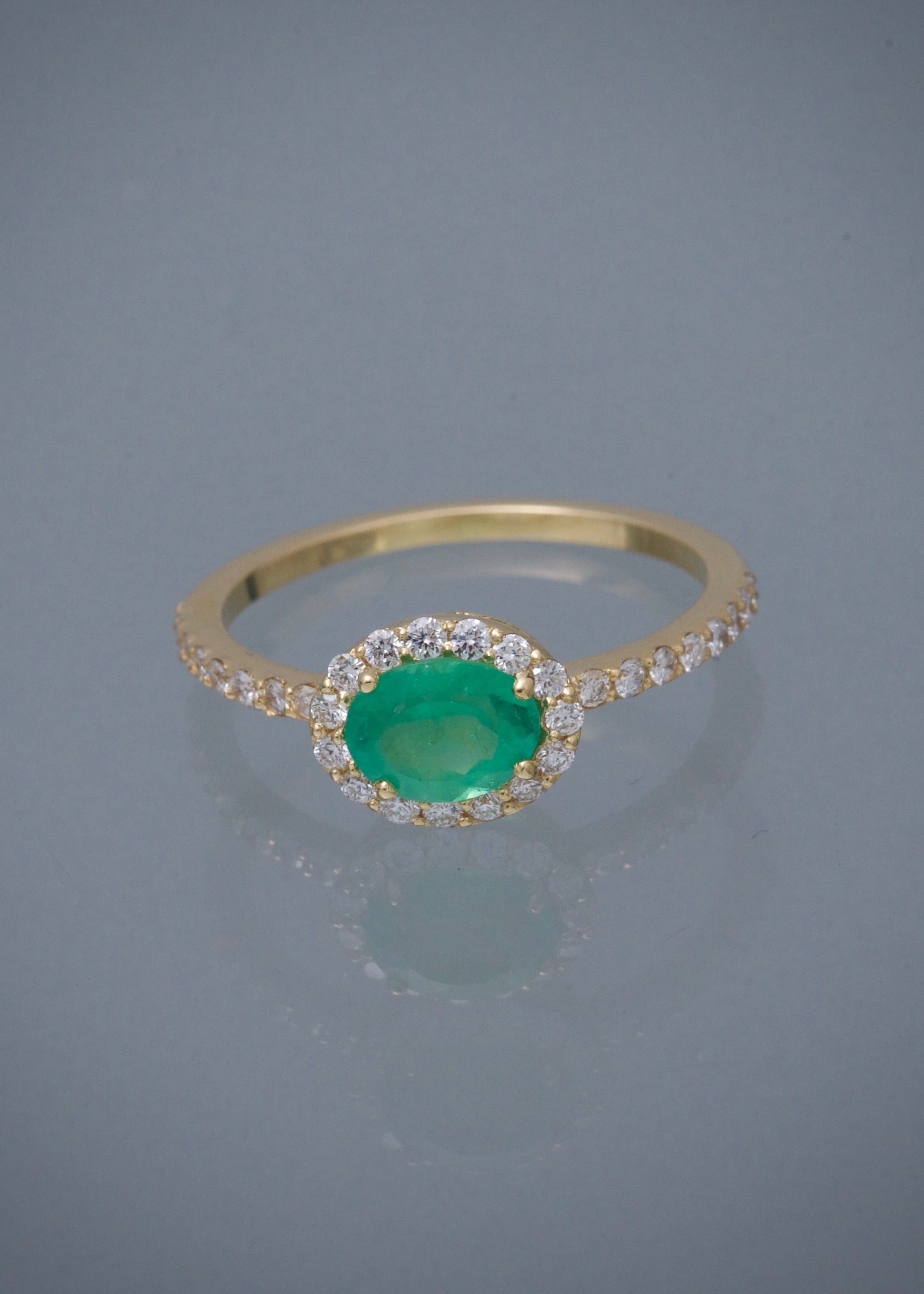 Solitario con 60pts de esmeralda y 28pts de diamantes 2.1gr / TALLA 5 / Oro Amarillo (Joya) M