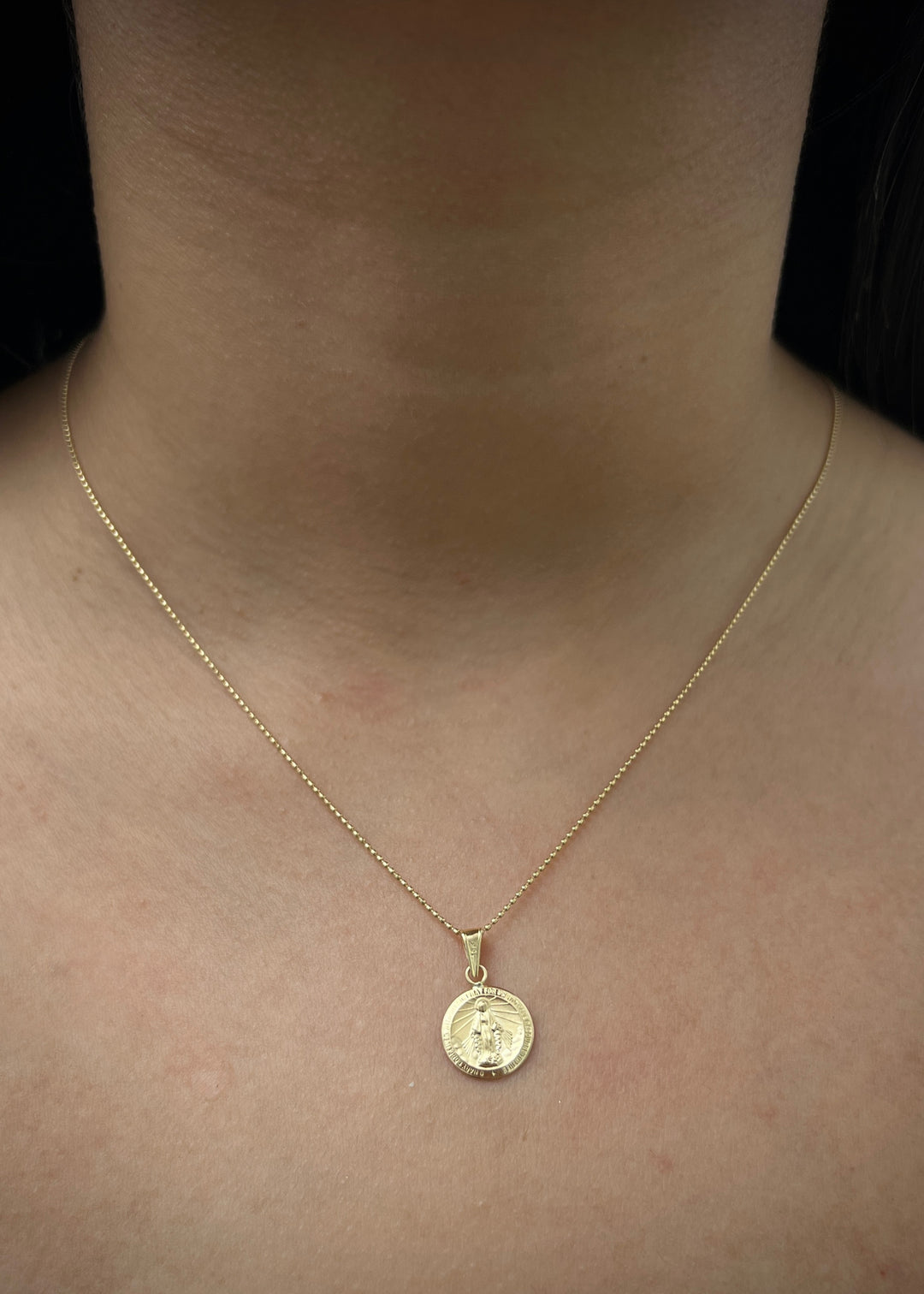 Dije Virgen de la milagrosa 0.7gr / Largo 1.9cm — Oro Amarillo