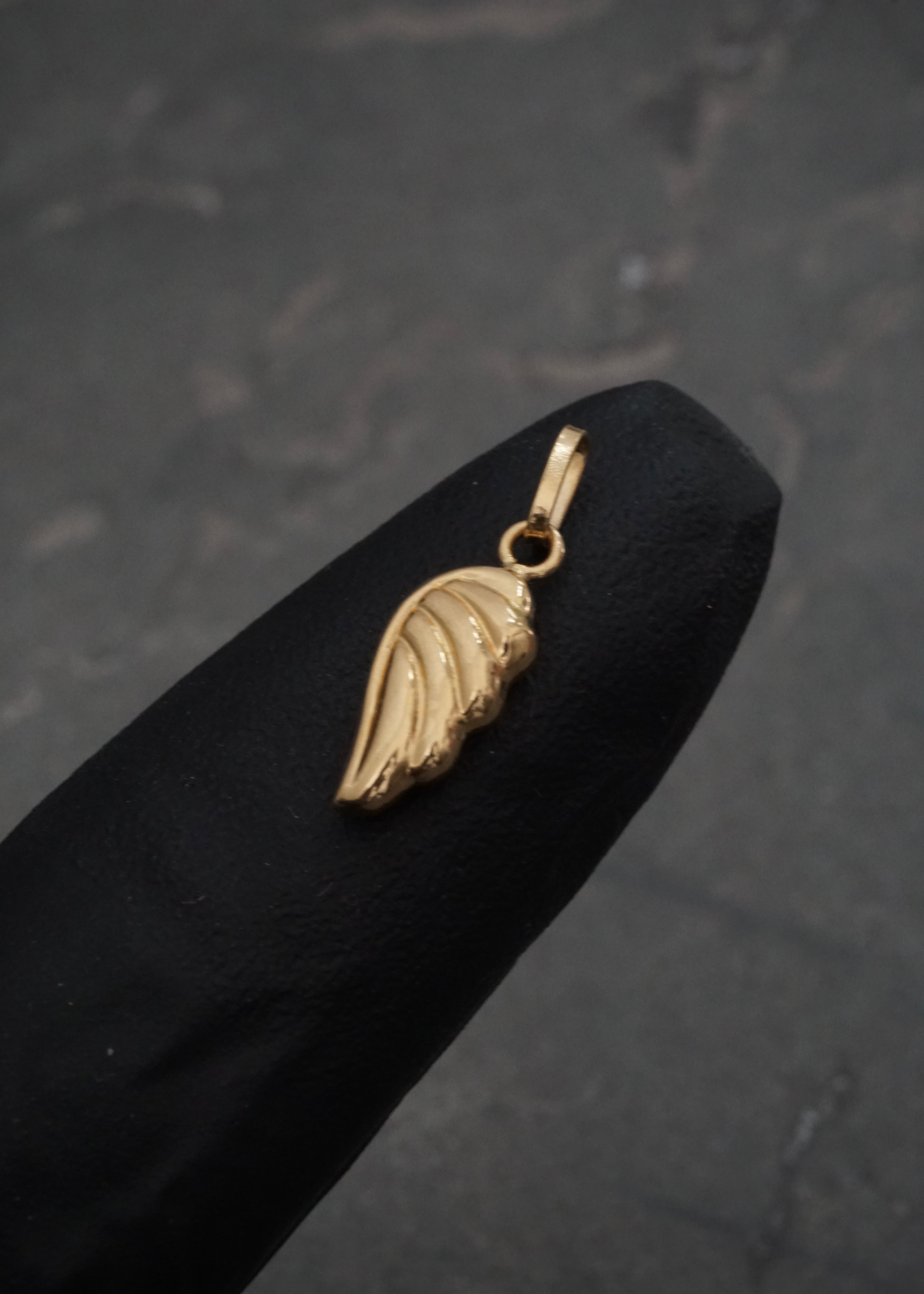 Dije ala 0.3gr / 1.7cm / Oro Amarillo Nac B