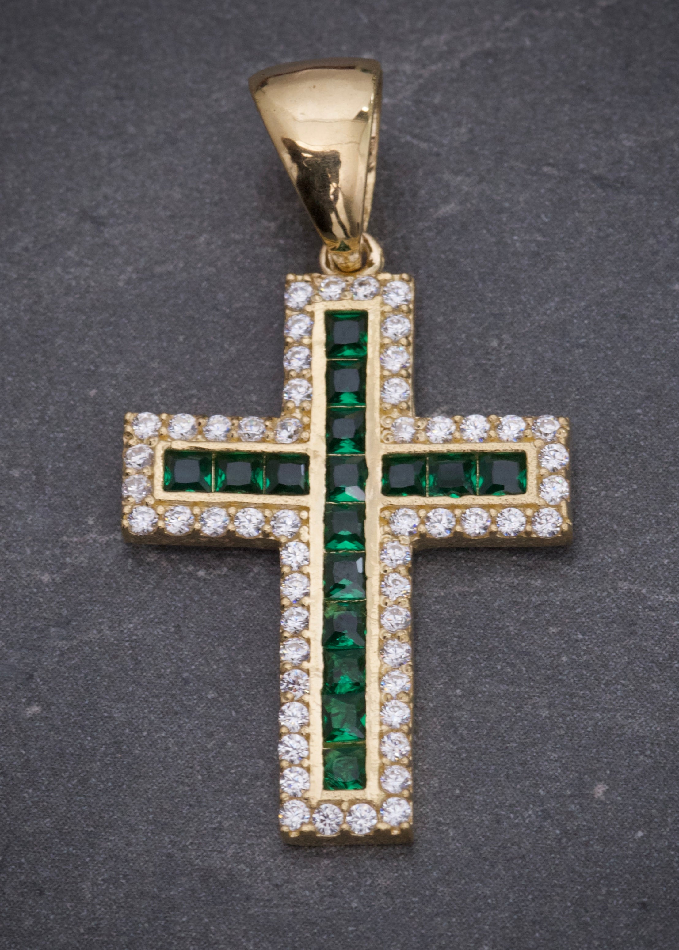 Dije cruz con swarovski verde y blanco 3.1gr / Largo 3.4cm / Oro Amarillo Nac B