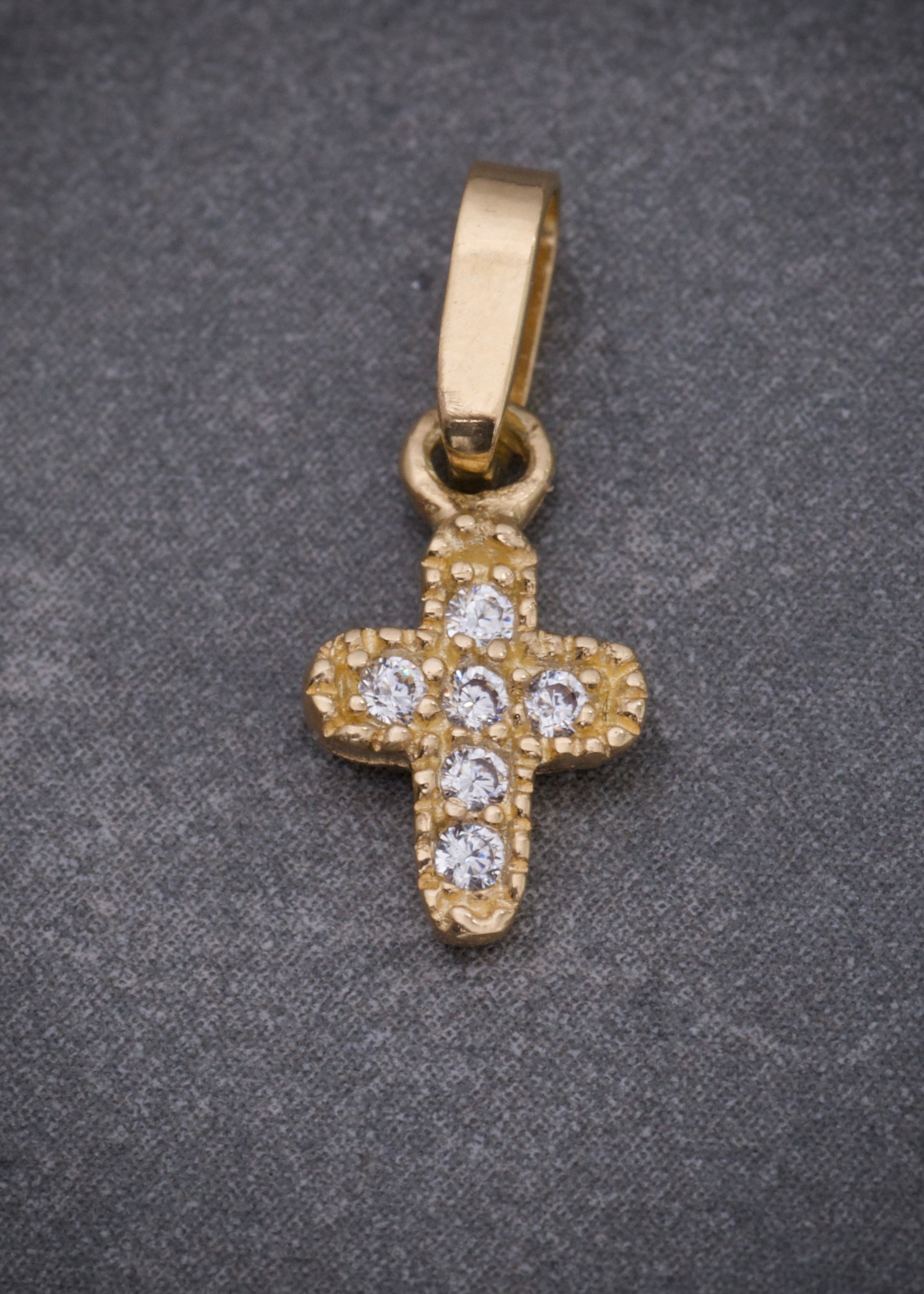 Dije cruz con swarovksi blanco 0.45gr / Largo 1.5cm / Oro Amarillo Nac B