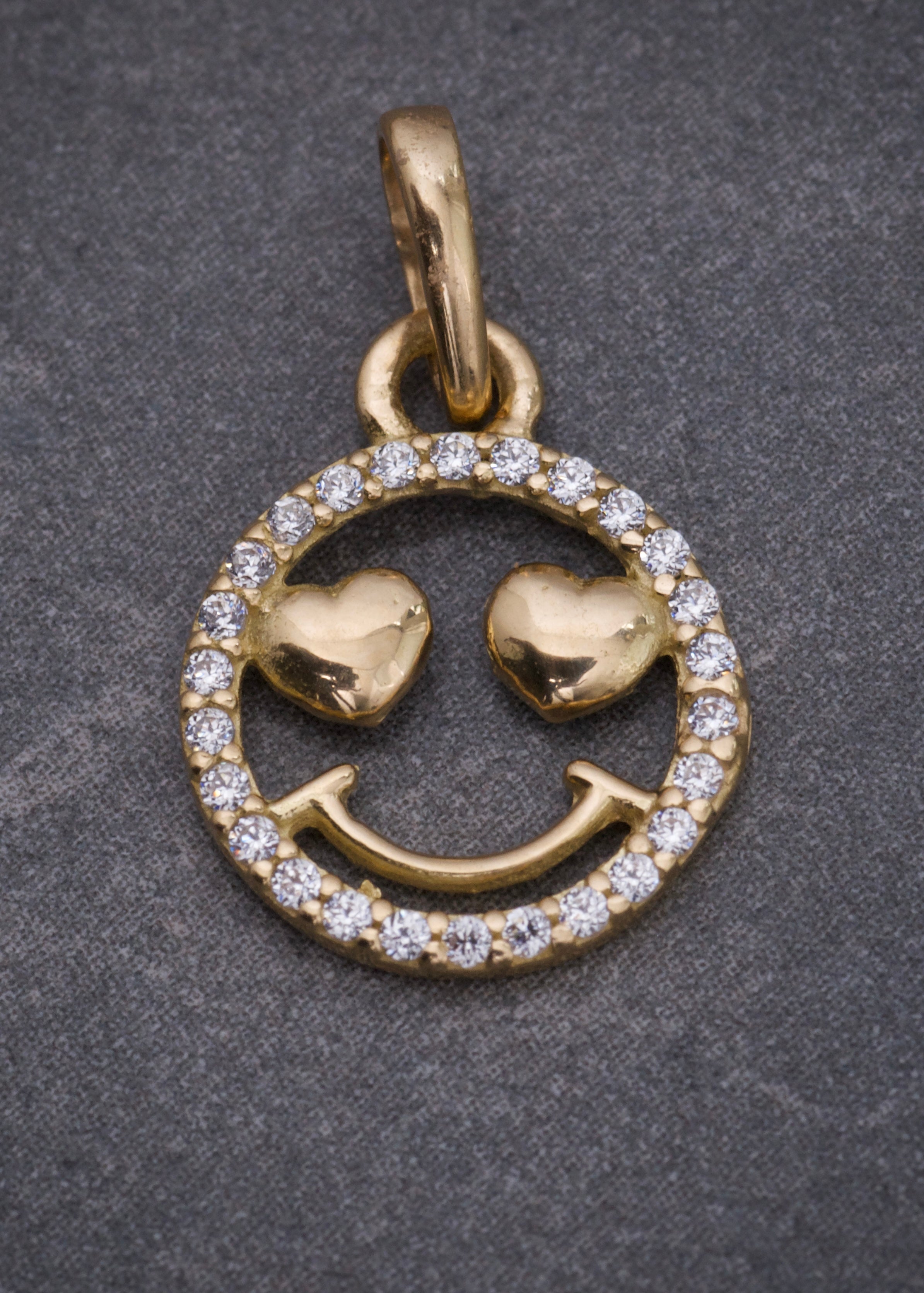 Dije cara feliz con swarovski blanco 0.8gr / Largo 1.8cm / Oro Amarillo Nac B