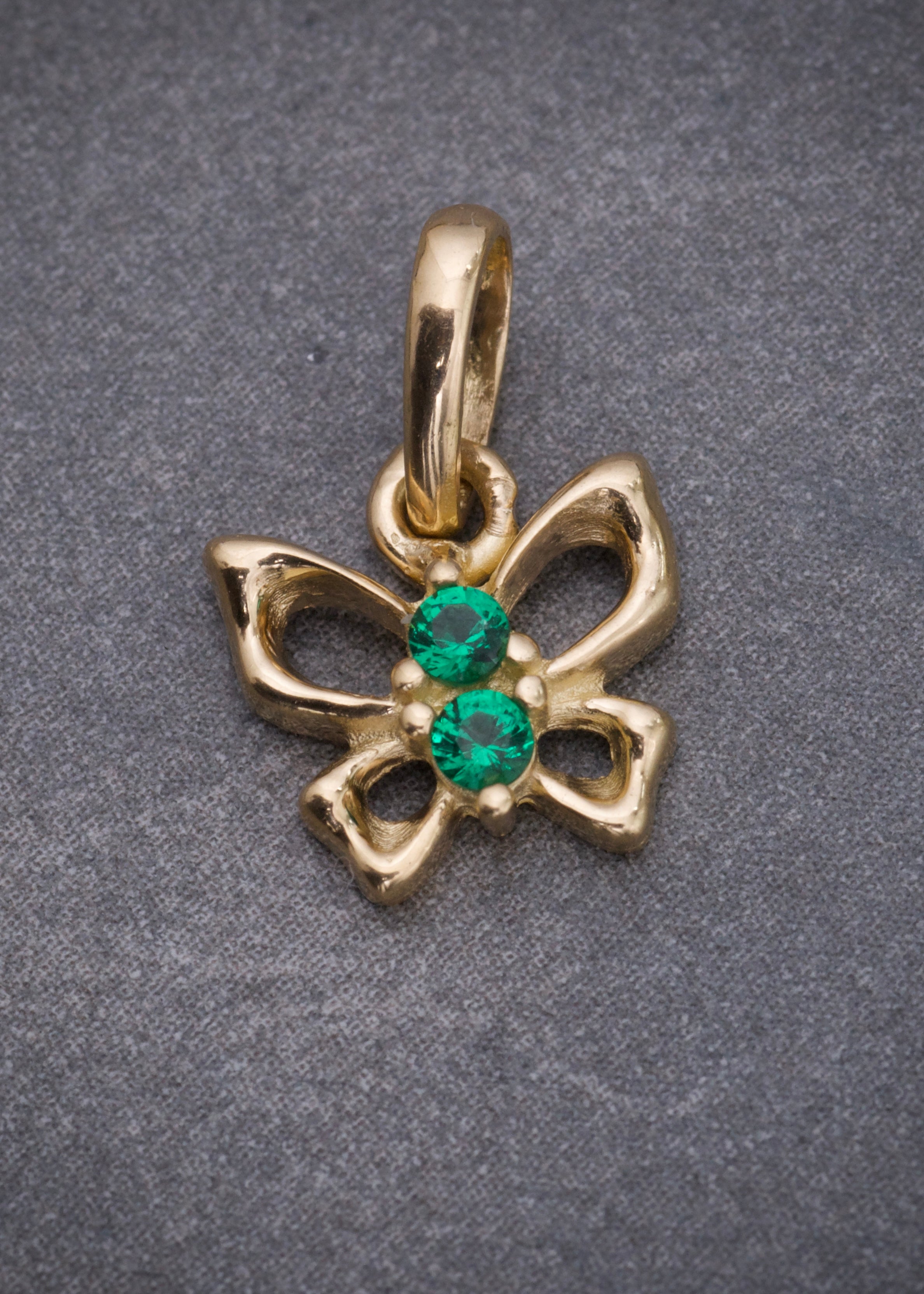 Dije mariposa con swarovski verde 0.7gr / Largo 1.2cm / Oro Amarillo Nac M