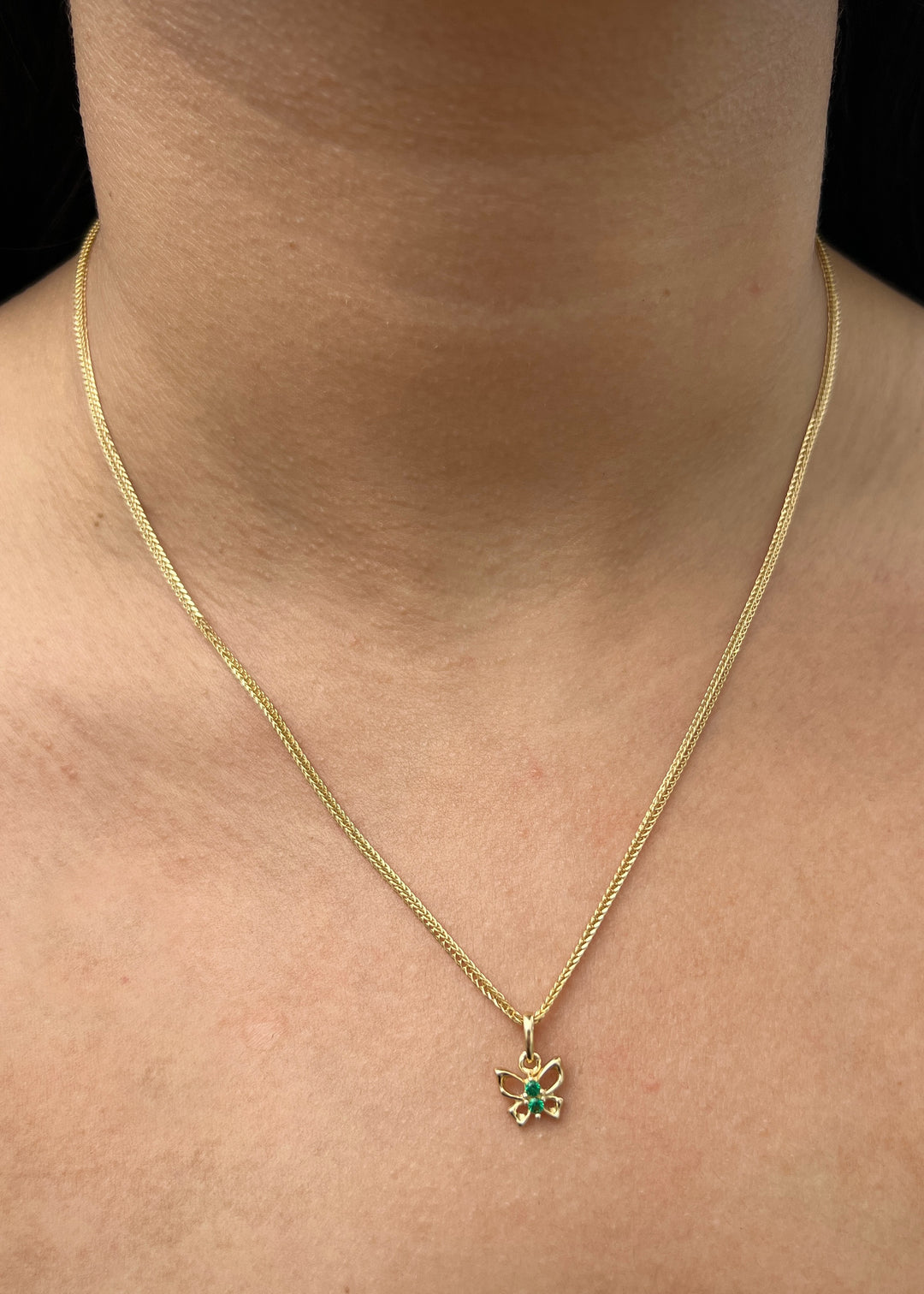 Dije mariposa con swarovski verde 0.75gr / Largo 1.4cm — Oro Amarillo