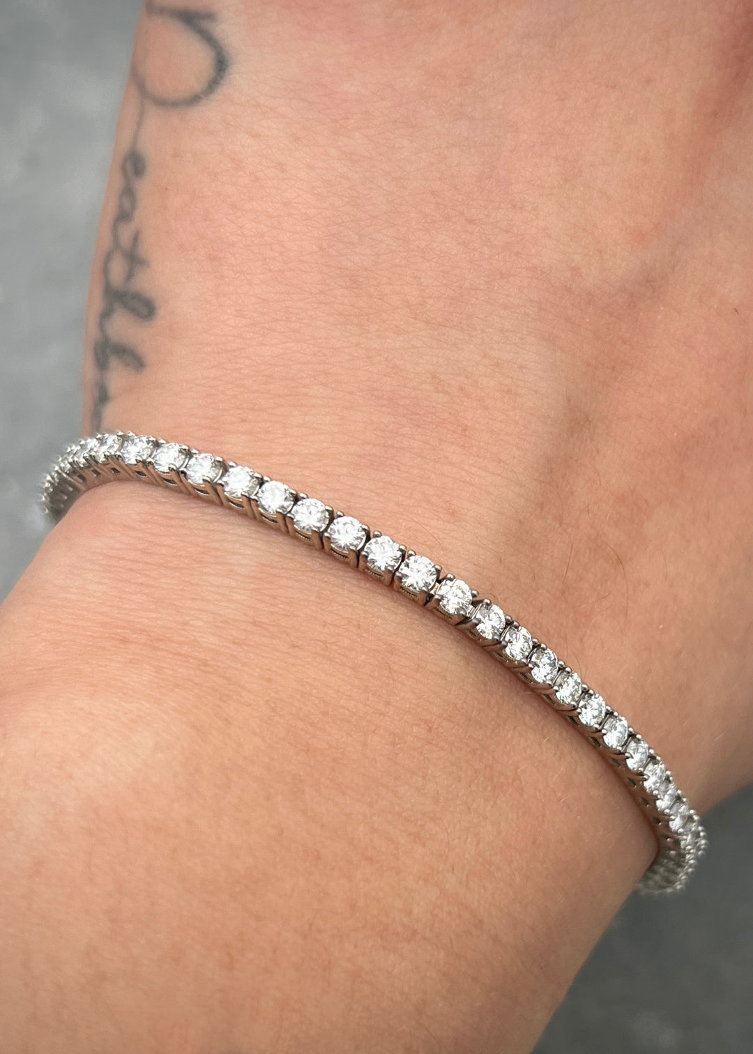 Pulso tenis con 383pts de diamantes 10gr / Largo 18cm — Oro Blanco