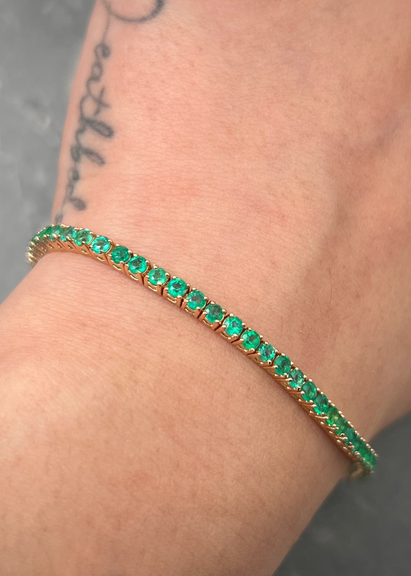 Pulso tenis con 421pts de esmeraldas 10.85gr / Largo 19.5cm / Oro Rosado (Joya) M