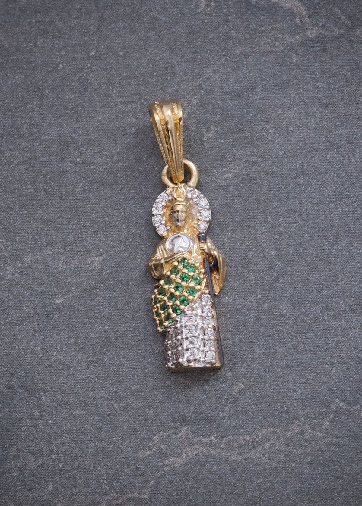Dije San Judas con Swarovski Verde y Blanco 1.45gr / 2.3cm / 6mm — Oro Amarillo