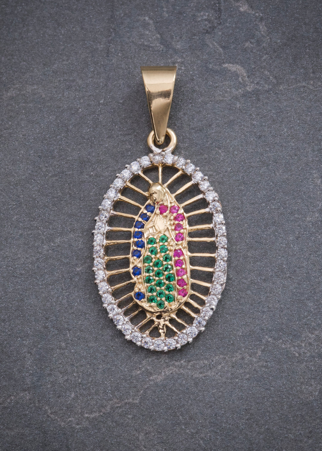 Dije Virgen de Guadalupe con Swarovski Azul y Fucsia 2.7gr / 3.7cm / 17mm — Oro Amarillo