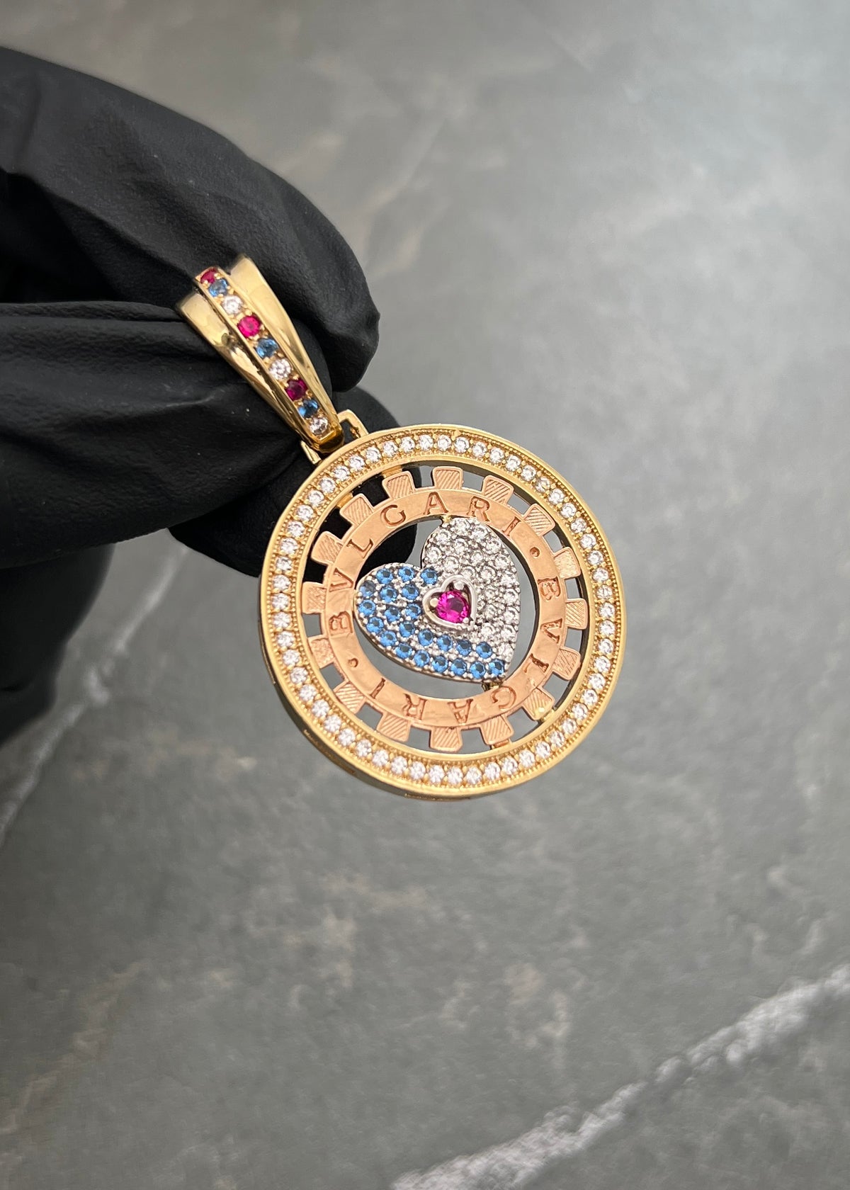 Dije Corazon Bv con Swarovskis 11.55gr / 4.3cm / 28mm — Tres Oros
