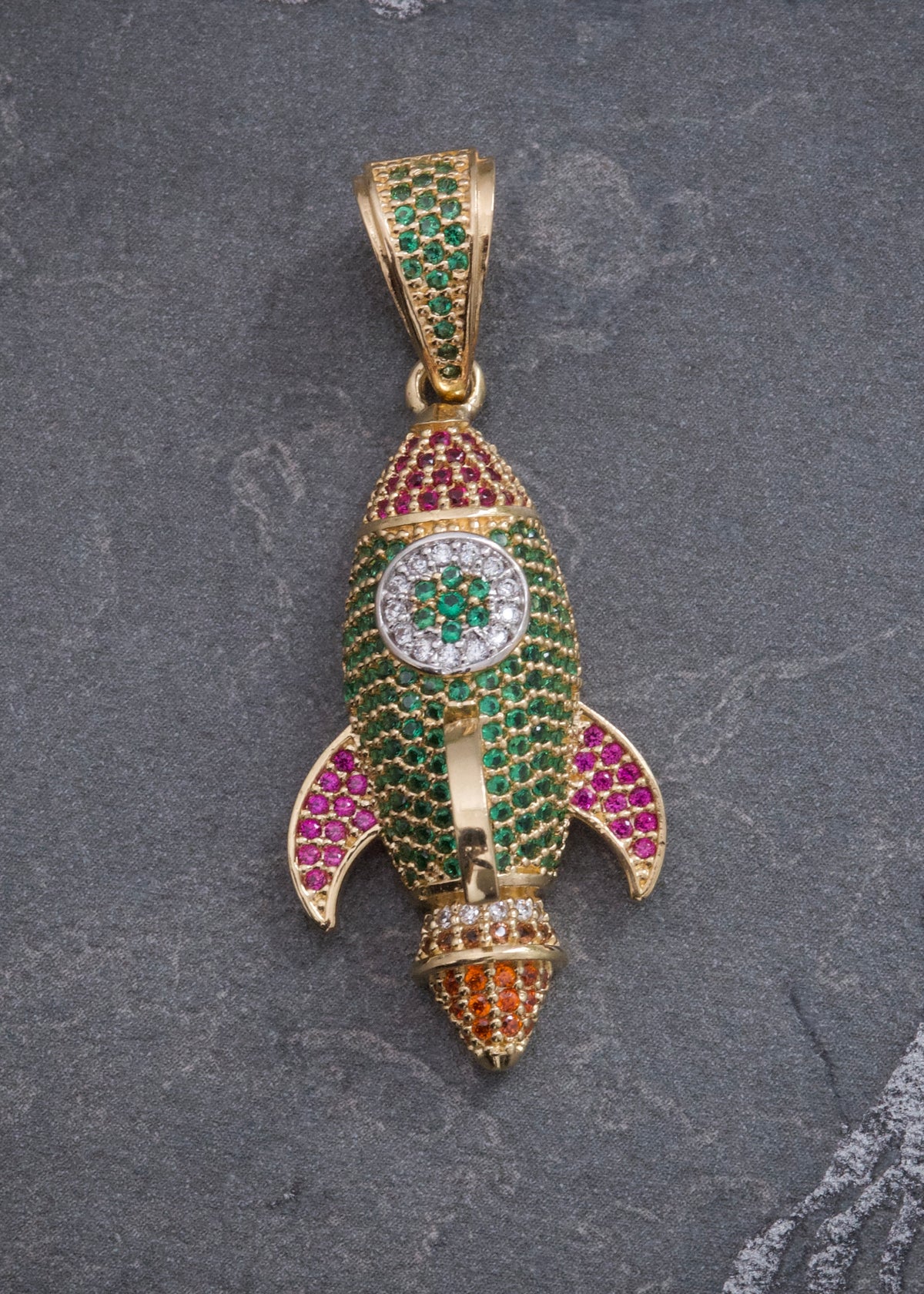 Dije Cohete con Swarovski Multicolor 6.85gr / 4.2cm / 17mm — Oro Amarillo