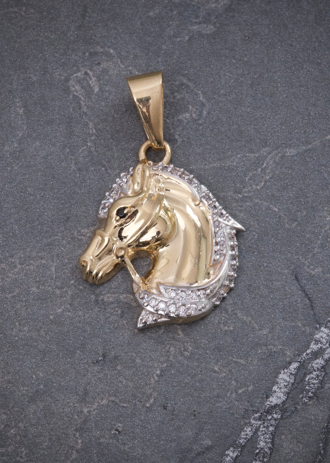 Dije Caballo con Swarovski Blanco 2.85gr / 3cm / 20mm — Oro Amarillo