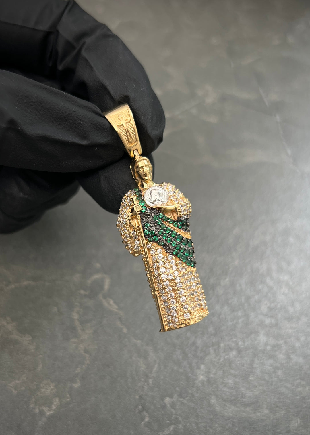 Dije San Judas con Swarovski Verde y Blanco 7.3gr / 5cm / 17mm — Oro Amarillo