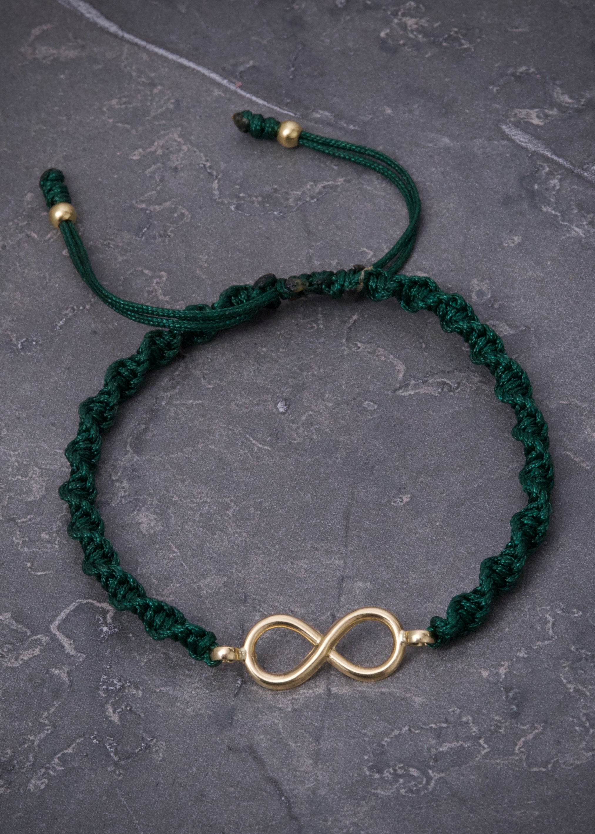 Pulsera en hilo verde con herraje infinito 0.45gr / Oro Amarillo (Joya) M