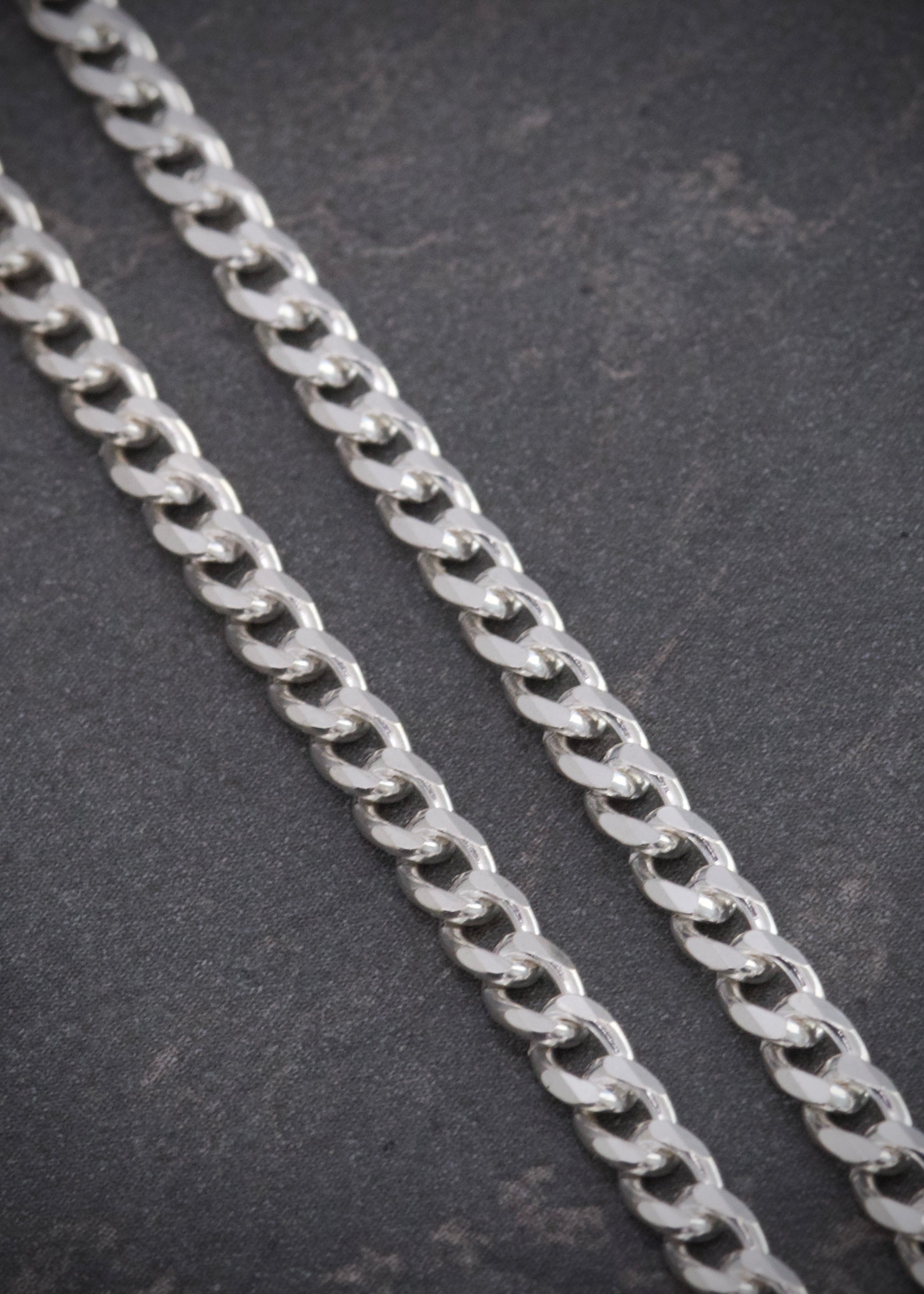 Cadena cubana 11.9gr / Largo 70cm / — — Plata