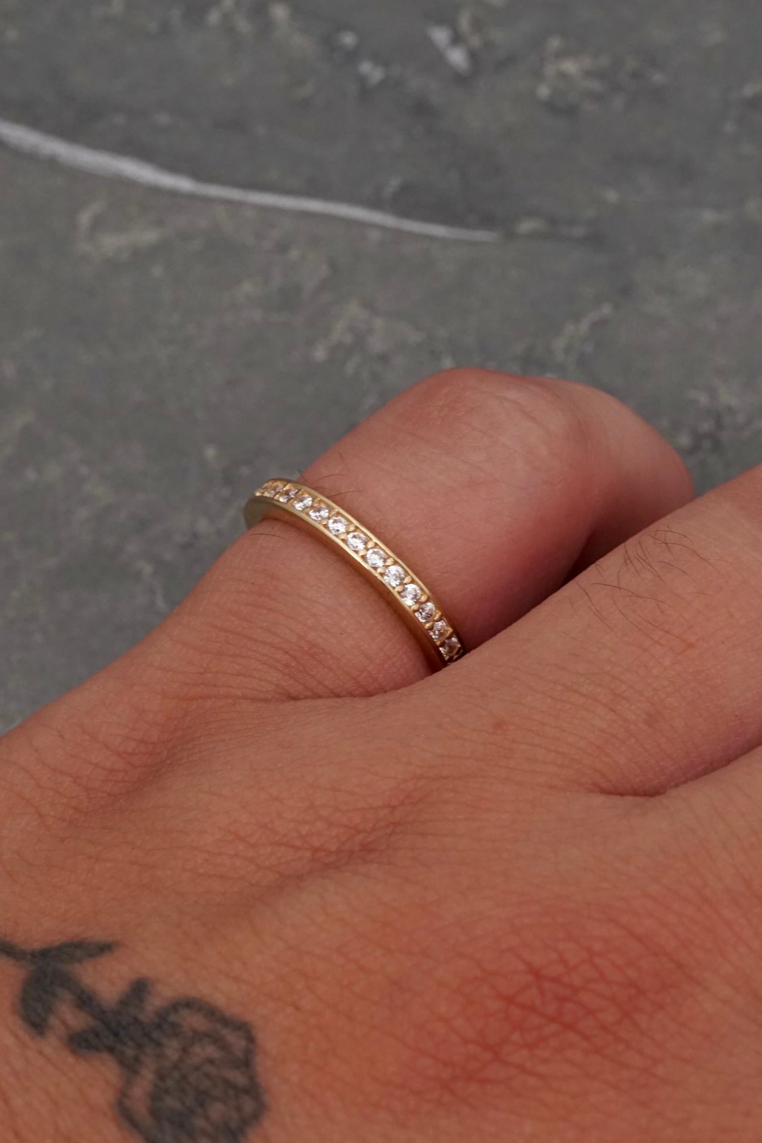 Anillo con swarovski blanco 2.35gr / TALLA 5 3/4 / Oro Amarillo Nac P