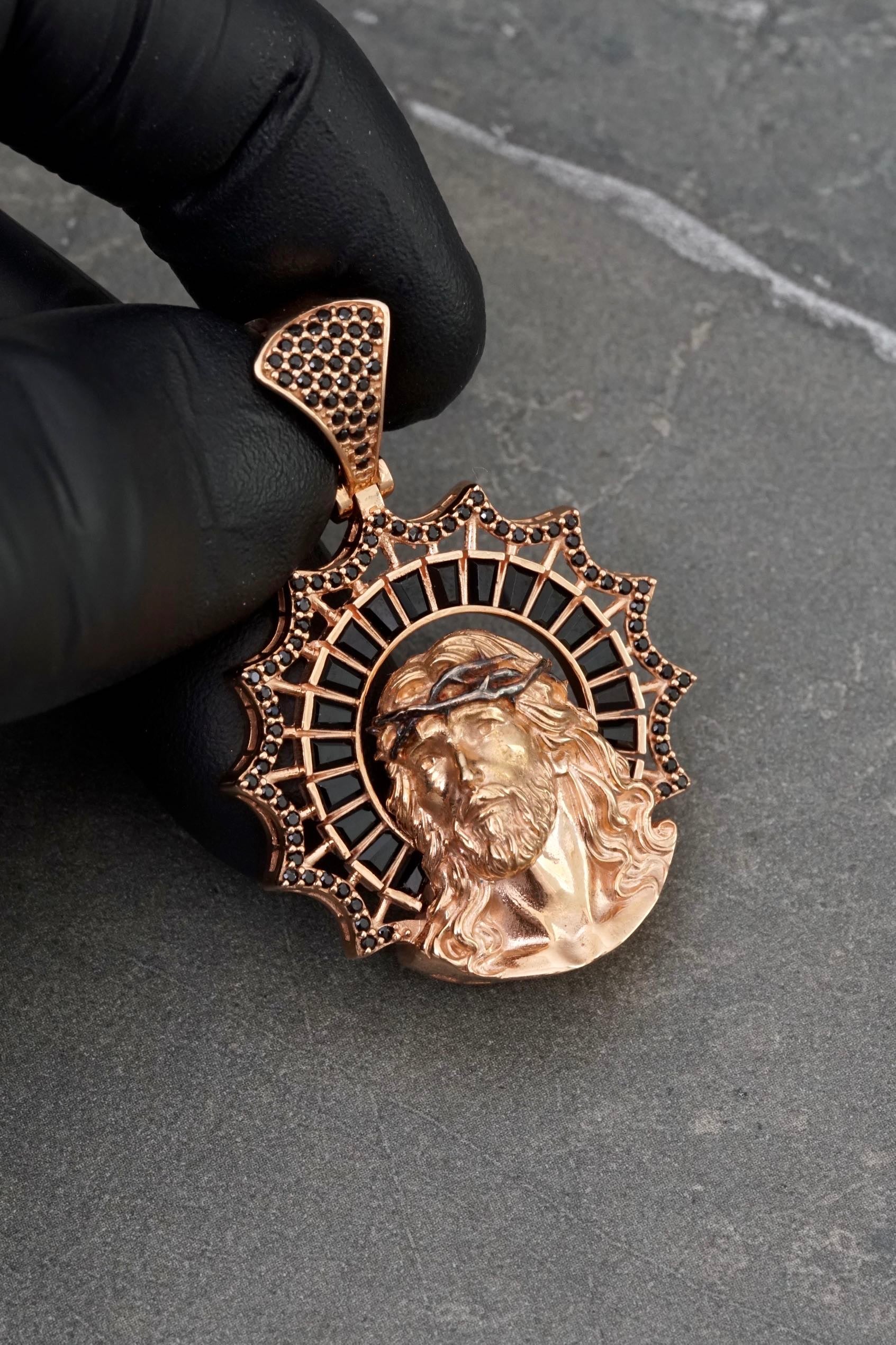 Dije rostro de jesus con swarovski negro 10.85gr / Largo 4.3cm / Oro Rosado Nac P