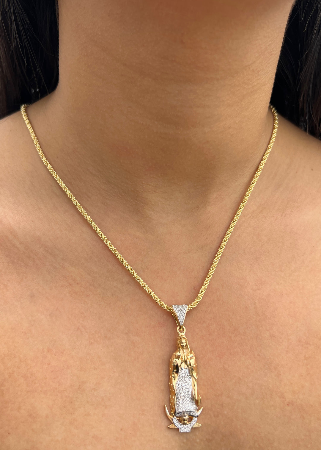 Dije Virgen de Guadalupe con Swarovski Blanco 10.05gr / 5.2cm / 15mm — Oro Amarillo