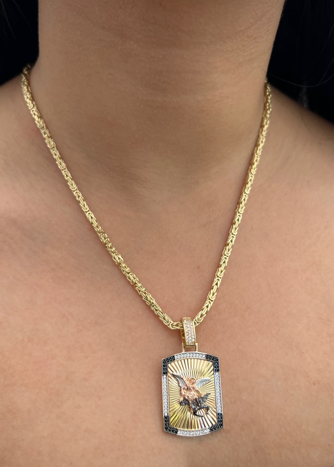 Dije Arcangel San Miguel 8.45gr / 4.2cm / 22mm — Oro Amarillo