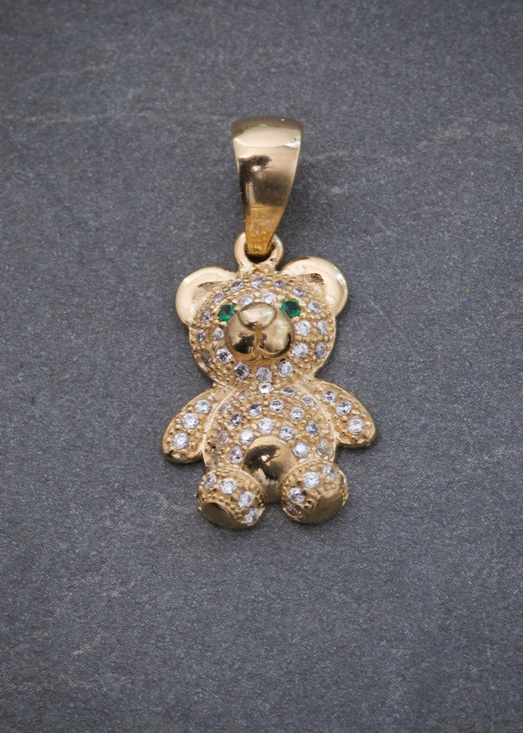 Dije Oso con Swarovski Verde y Blanco 2.75gr / 2.4cm / 12mm — Oro Amarillo