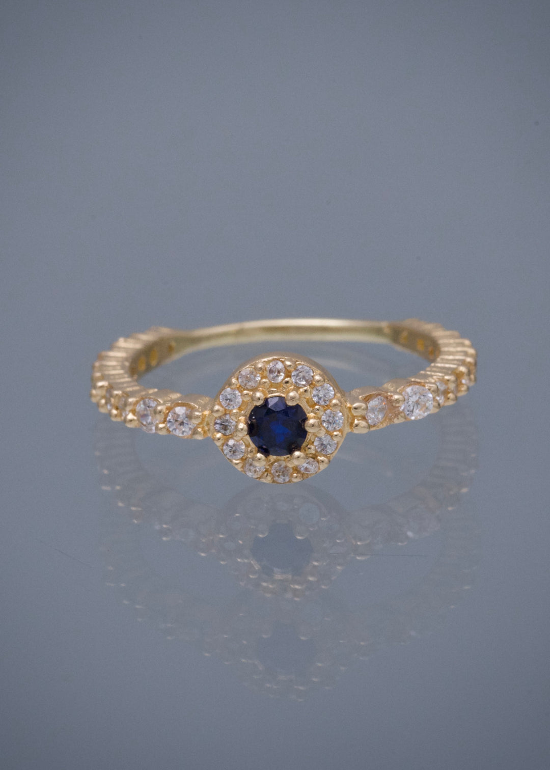 Anillo con swarovski blanco y azul 2.2gr / Talla 5 — Oro Amarillo