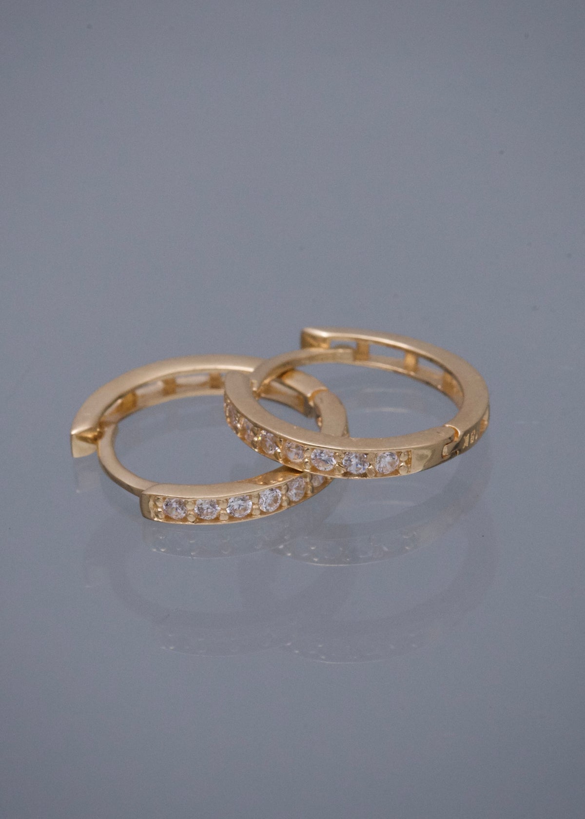 Candongas con Swarovskis Blancos 2.2gr / 1.4cm / 2.1mm — Oro Amarillo