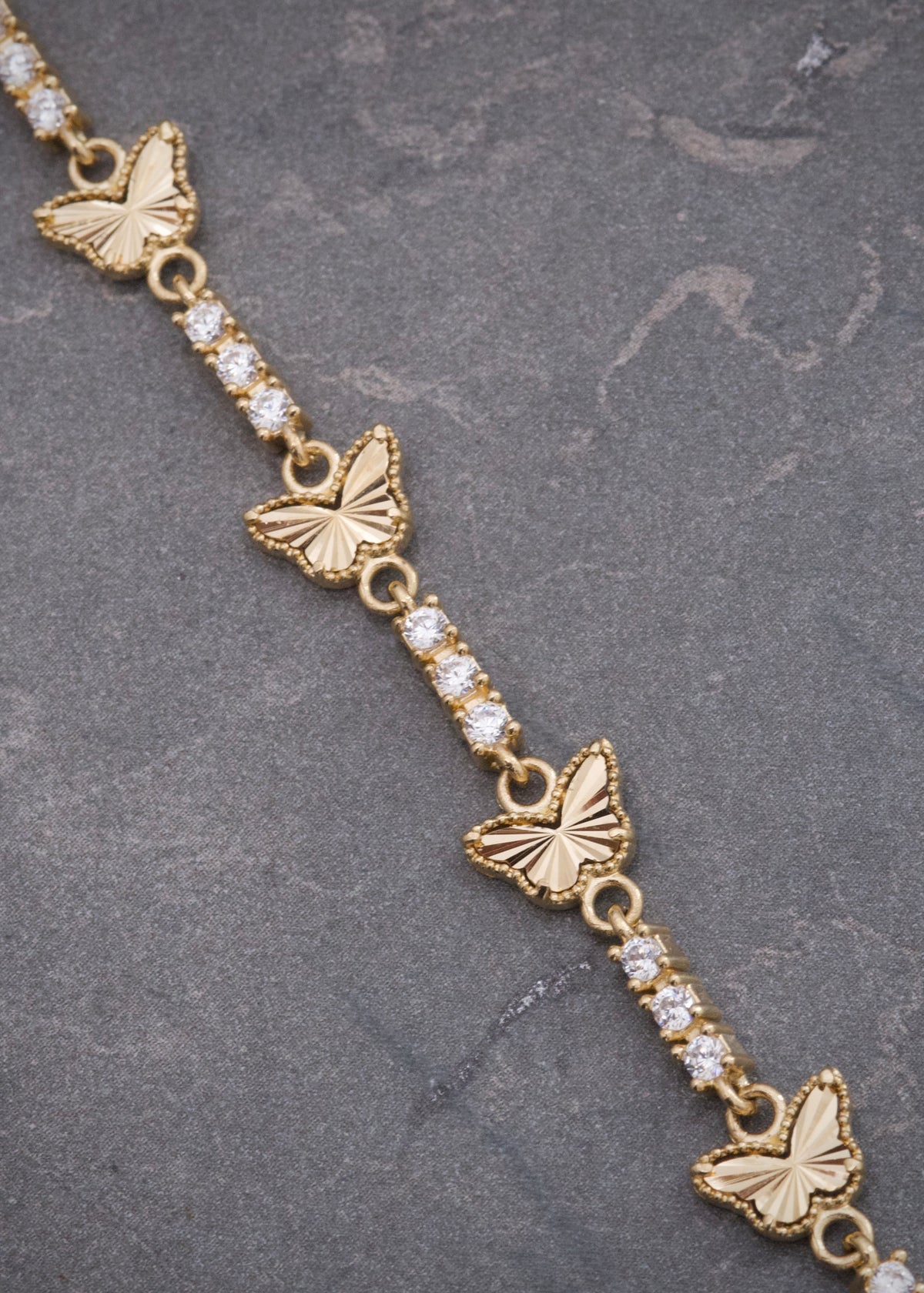 Pulso Mariposa con Swarovski Blanco 8.6gr / 18.5cm / 8.3mm — Oro Amarillo