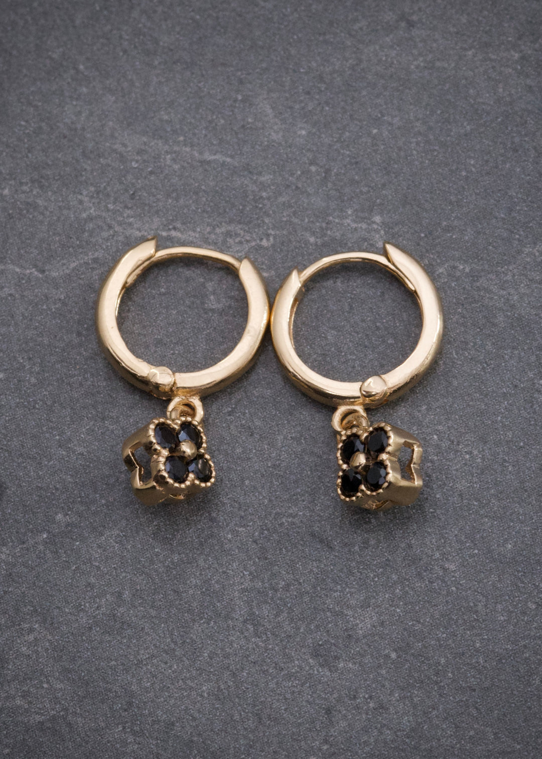 Candongas Flor con Swarovski Negro 2.15gr / 1.9cm / 6mm — Oro Amarillo