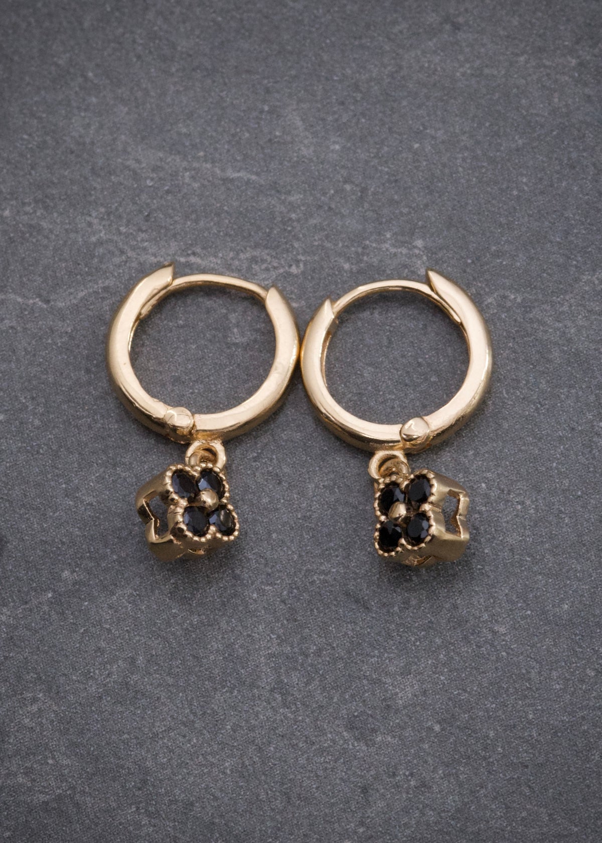 Candongas Flor con Swarovski Negro 2.15gr / 1.9cm / 6mm — Oro Amarillo