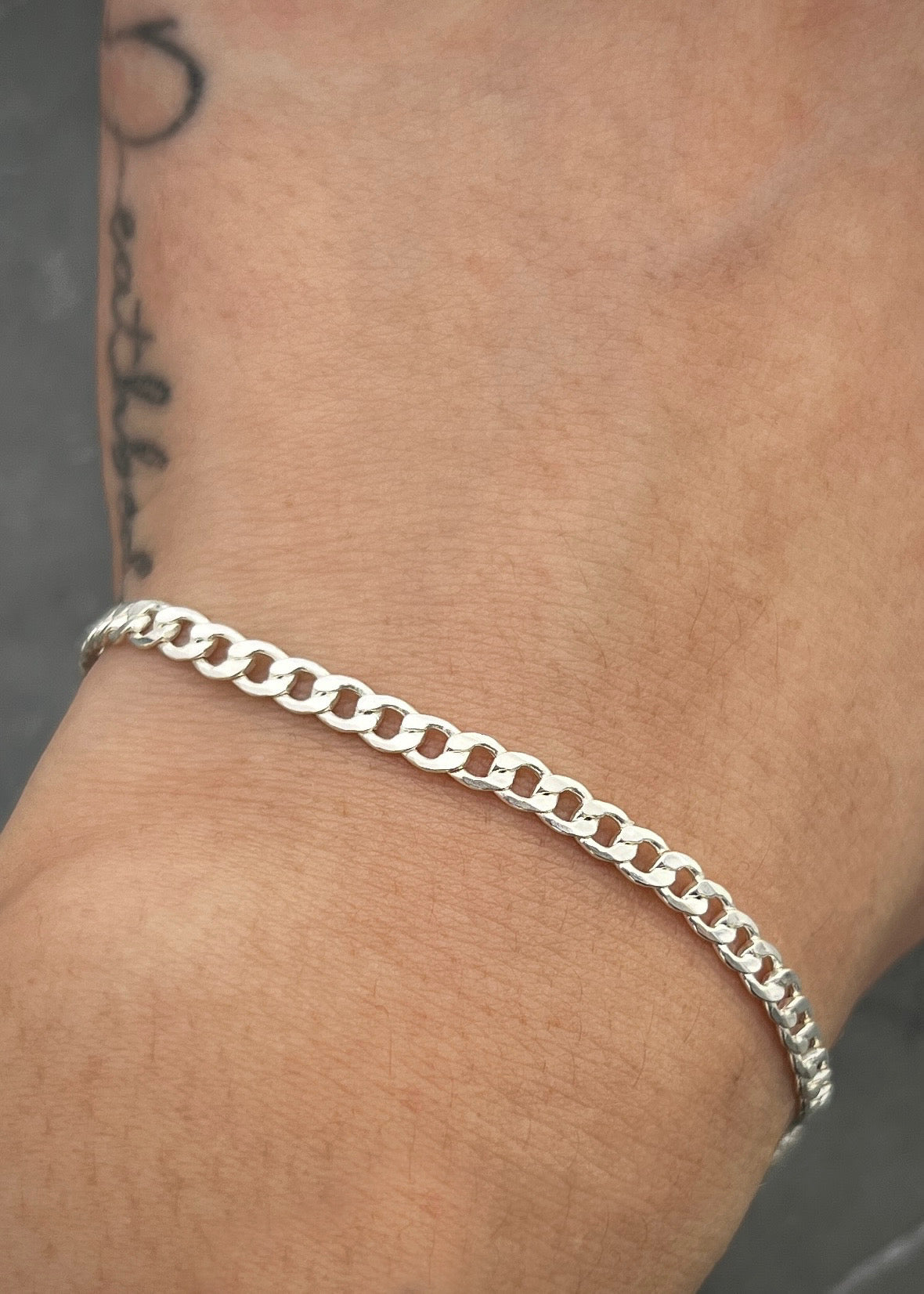 Pulso cubano 1.8gr / Largo 19cm / — — Plata