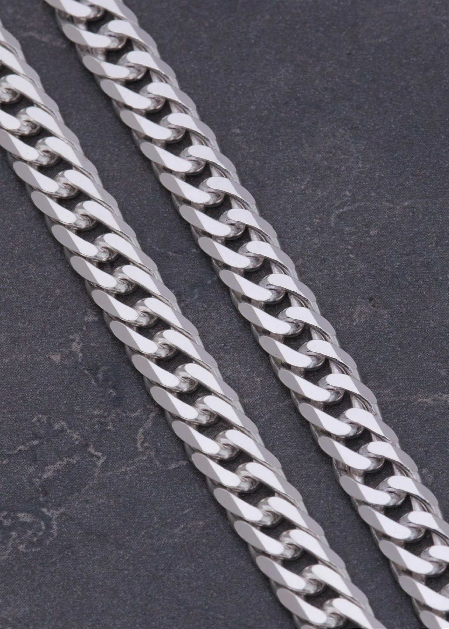 Cadena cubana 28.65gr / Largo 50cm / — — Plata