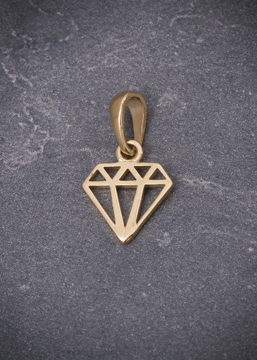 Dije diamante 0.6gr / Largo 1.5cm — Oro Amarillo