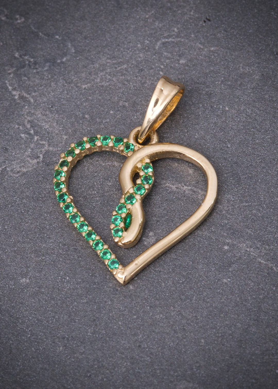 Dije corazon con swarovski verde 1.9gr / Largo 2.4cm — Oro Amarillo