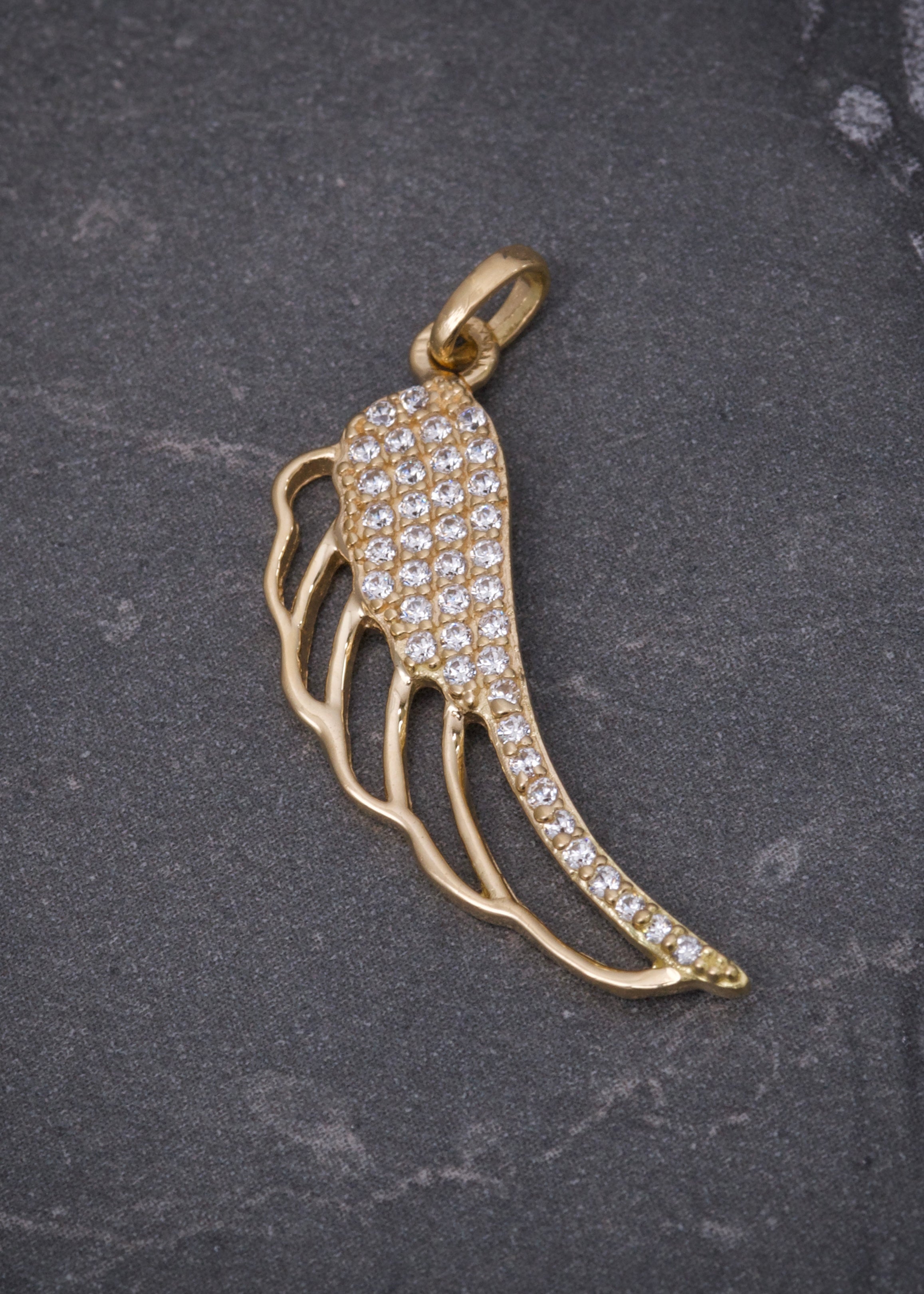 Dije Ala con swarovski blanco 1.6gr / Largo 3cm / Oro Amarillo Nac P