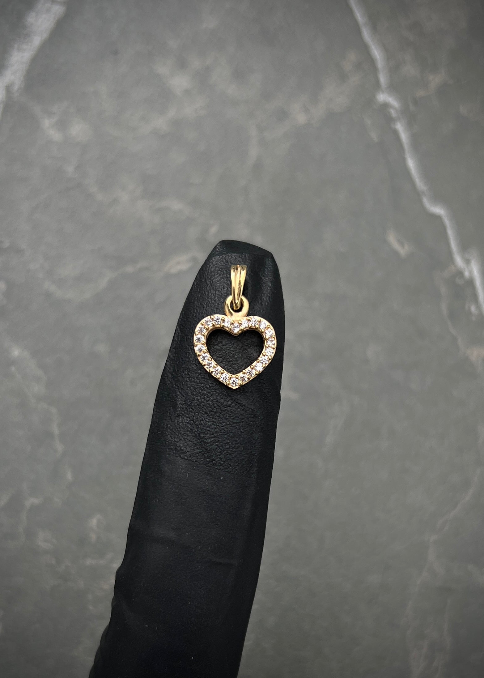 Dije corazon con swarovski blanco 0.95gr / Largo 1.5cm / Oro Amarillo Nac P