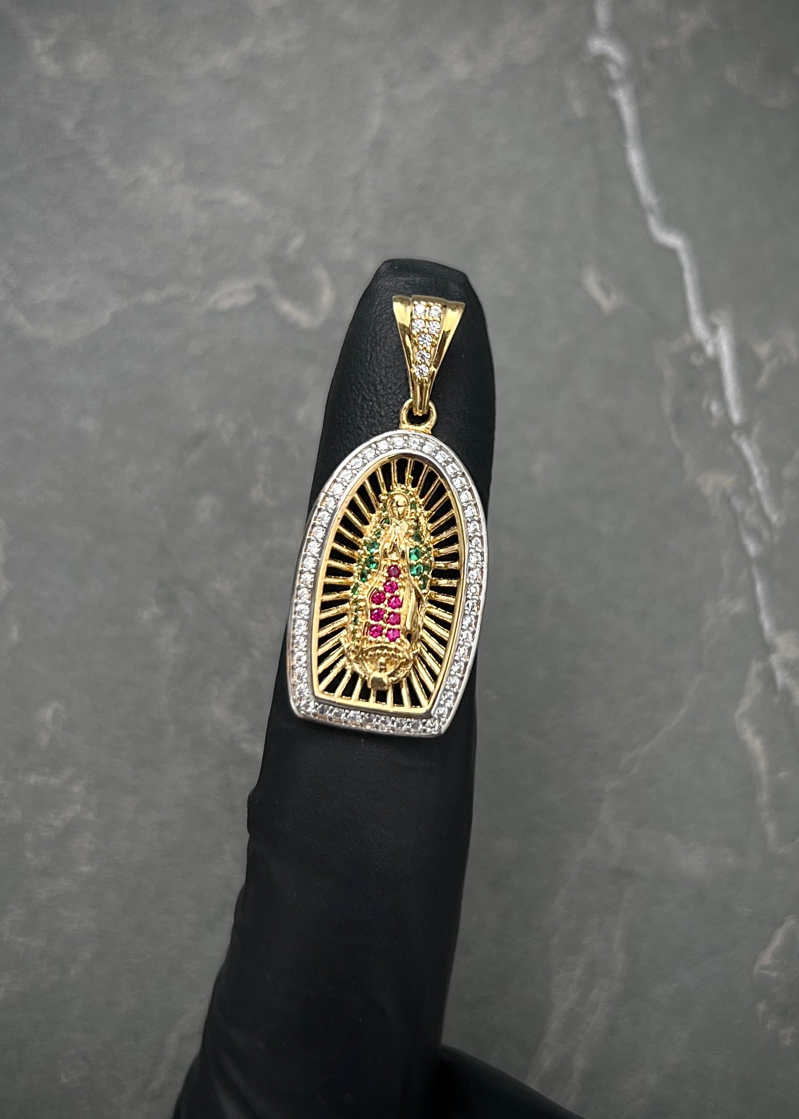 Dije virgen de guadalupe 3.75gr / Largo 3.4cm / Oro Amarillo Nac*