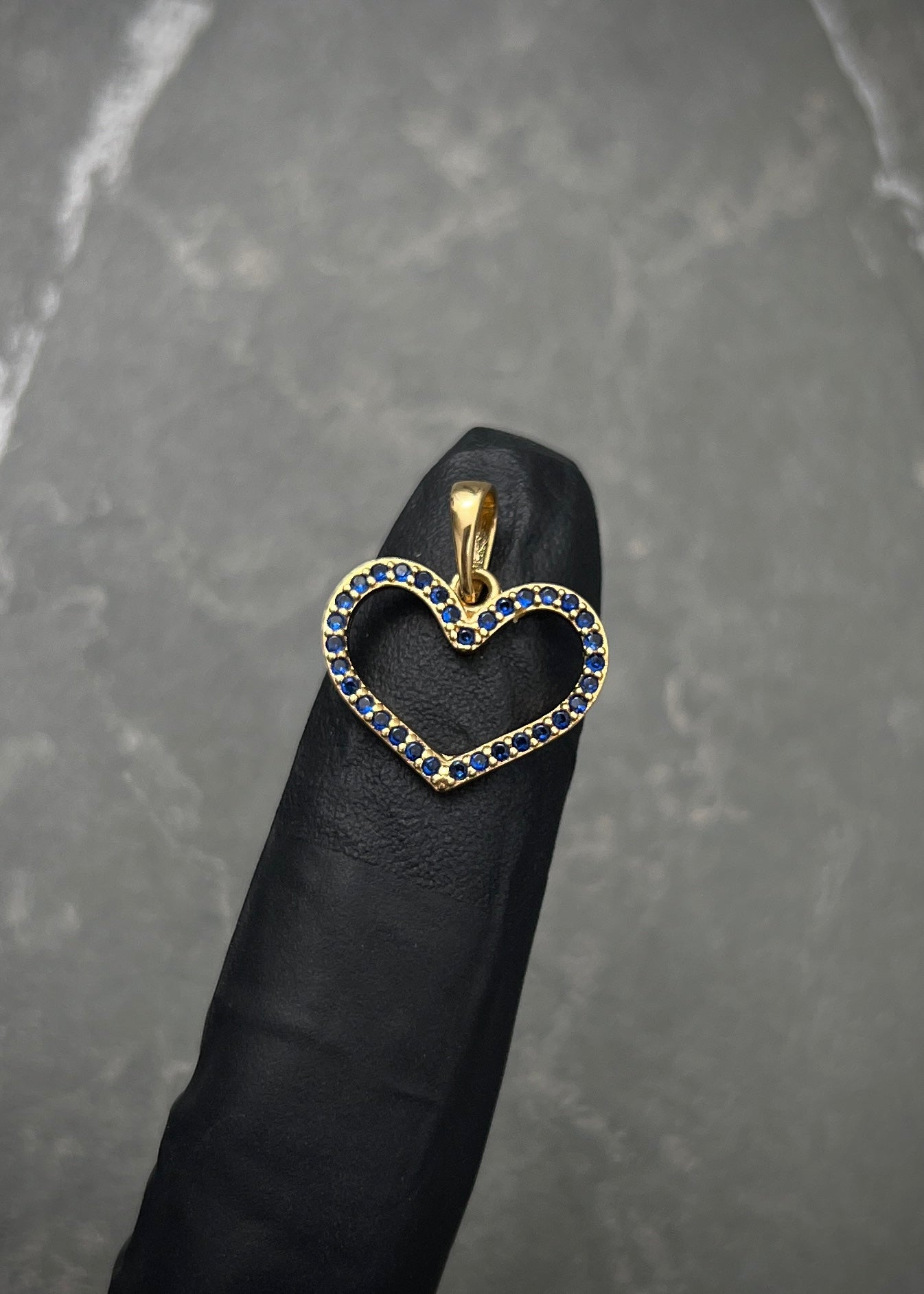 Dije corazon con swarovski azul 1.15gr / Largo 1.8cm / Oro Amarillo Nac M