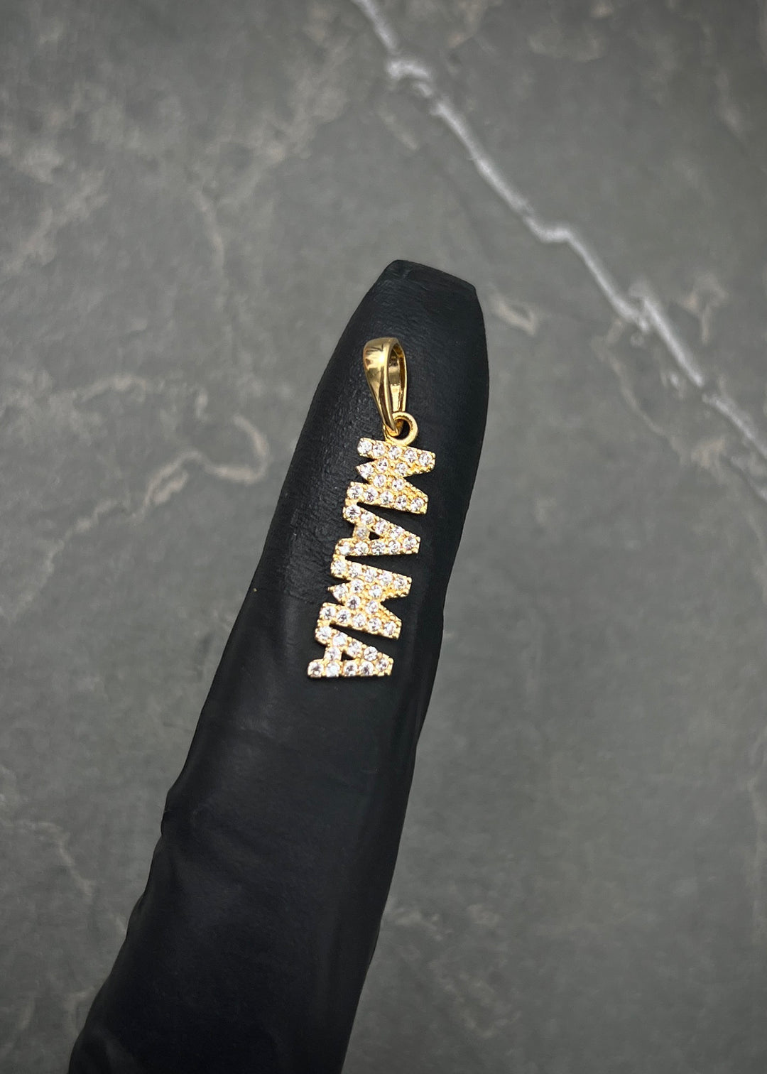 Dije mamá 1.15gr / Largo 2.5cm — Oro Amarillo
