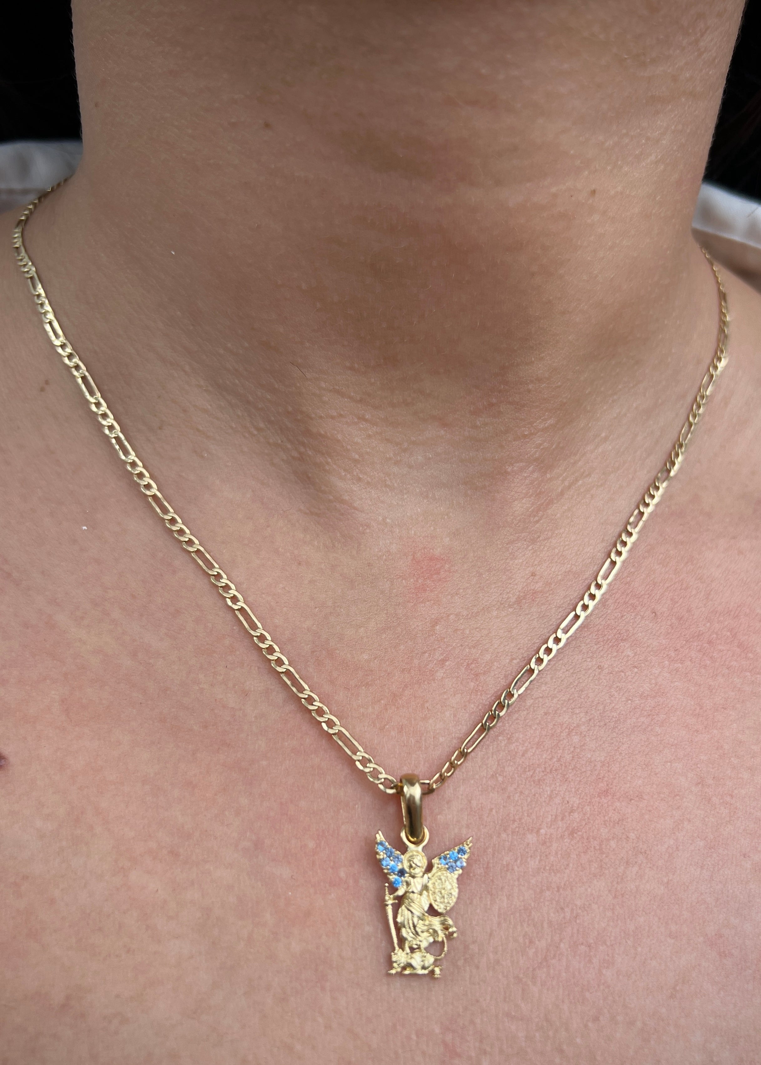 Dije arcangel san miguel con swarovski azul 1.95gr / Largo 2.3cm / Oro Amarillo Nac M