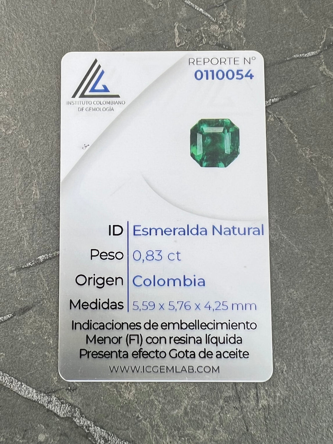 esmeralda cuadrada 83pts