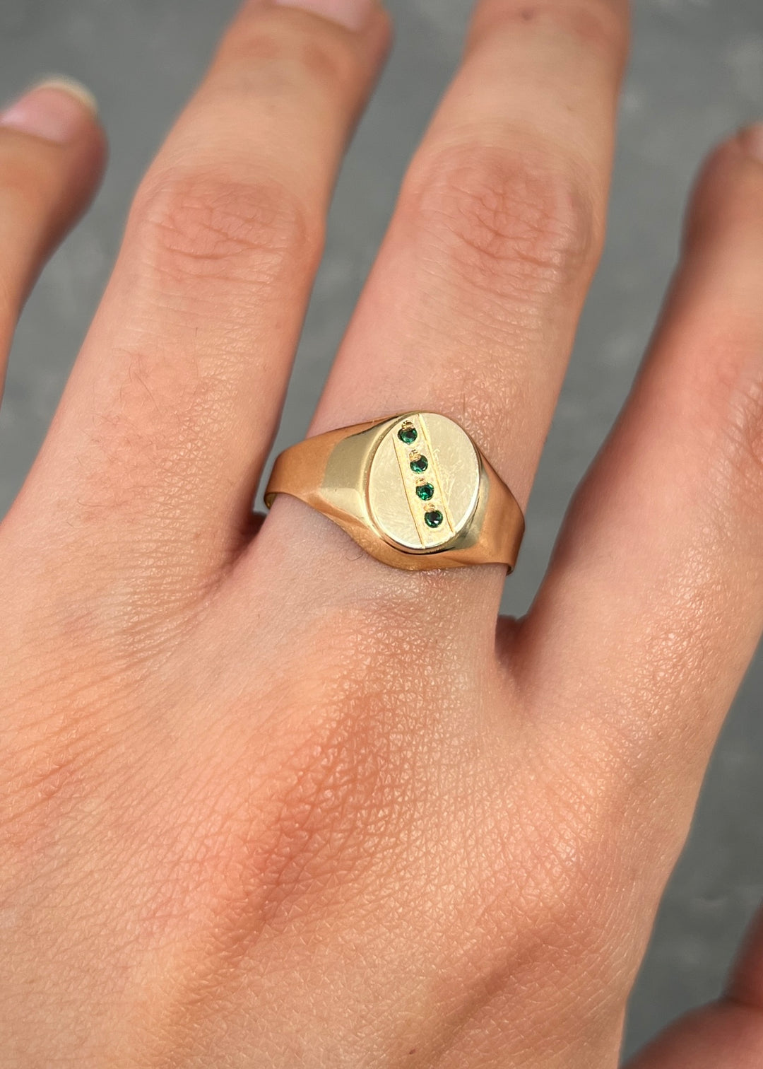 Anillo con Swarovski Verde 2gr / Talla 8 1/2 — Oro Amarillo