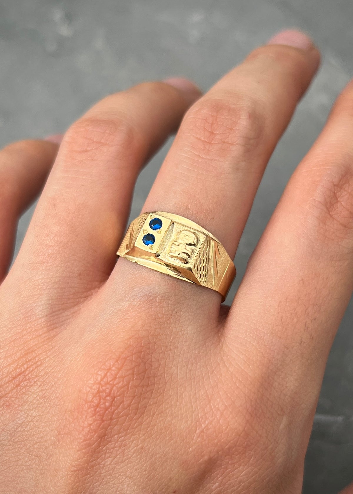 Anillo con Swarovski Azul 2.45gr / Talla 9 1/4 — Oro Amarillo
