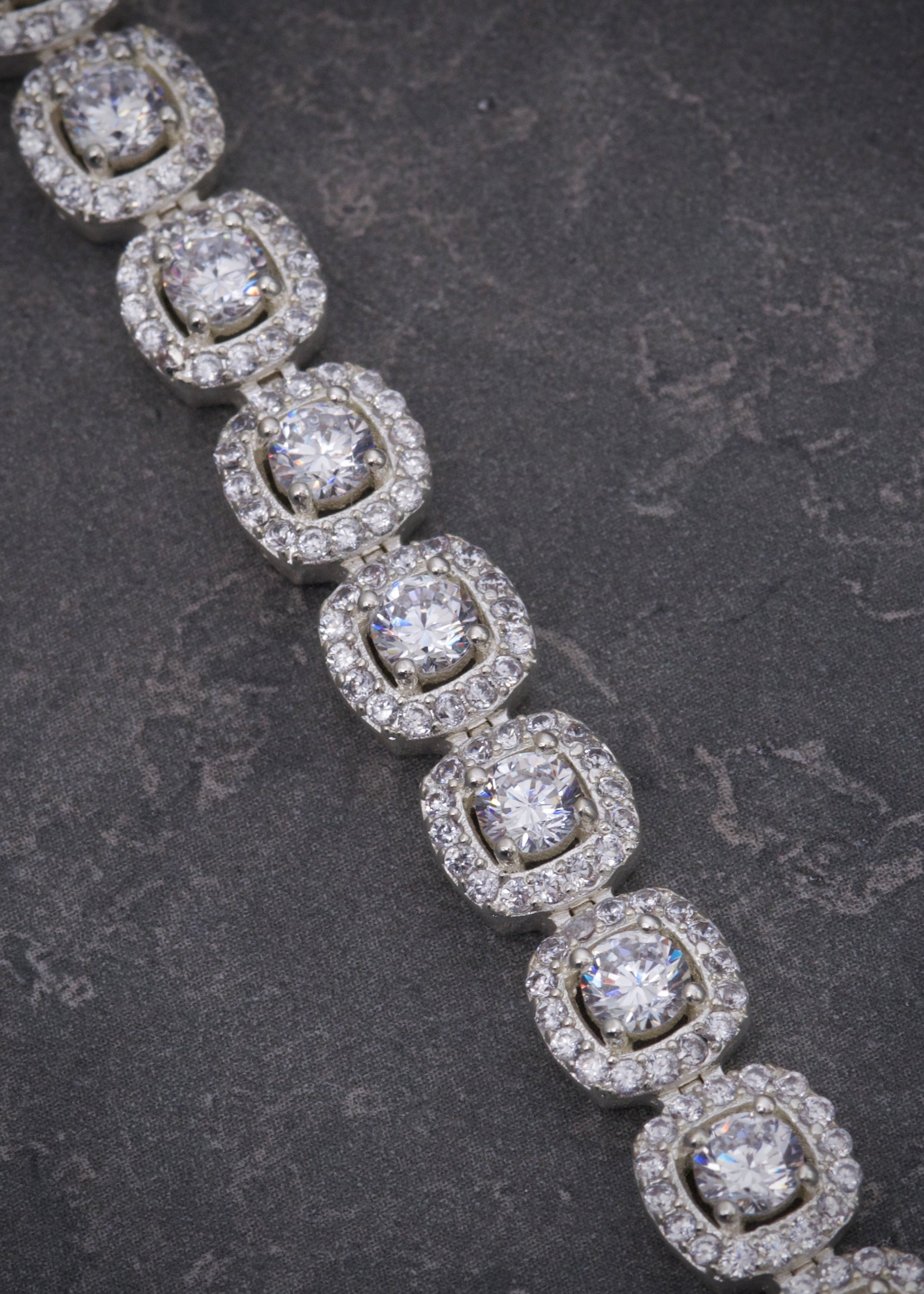 Pulso tenis con swarovski blanco 23.2gr / Largo 19cm / Plata B