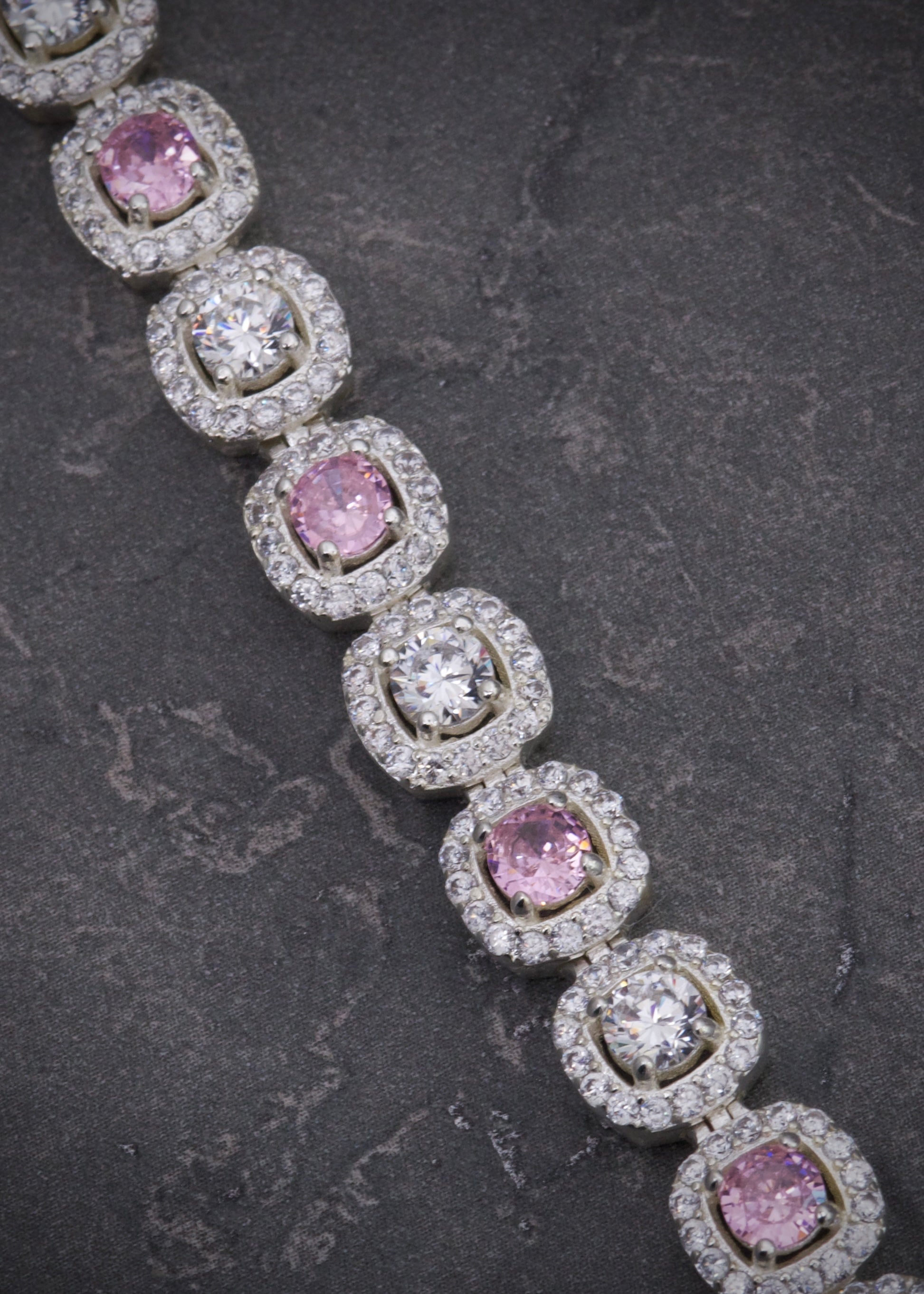 Pulso tenis con swarovski rosado y blanco 22.2gr / Largo 18cm / Plata M