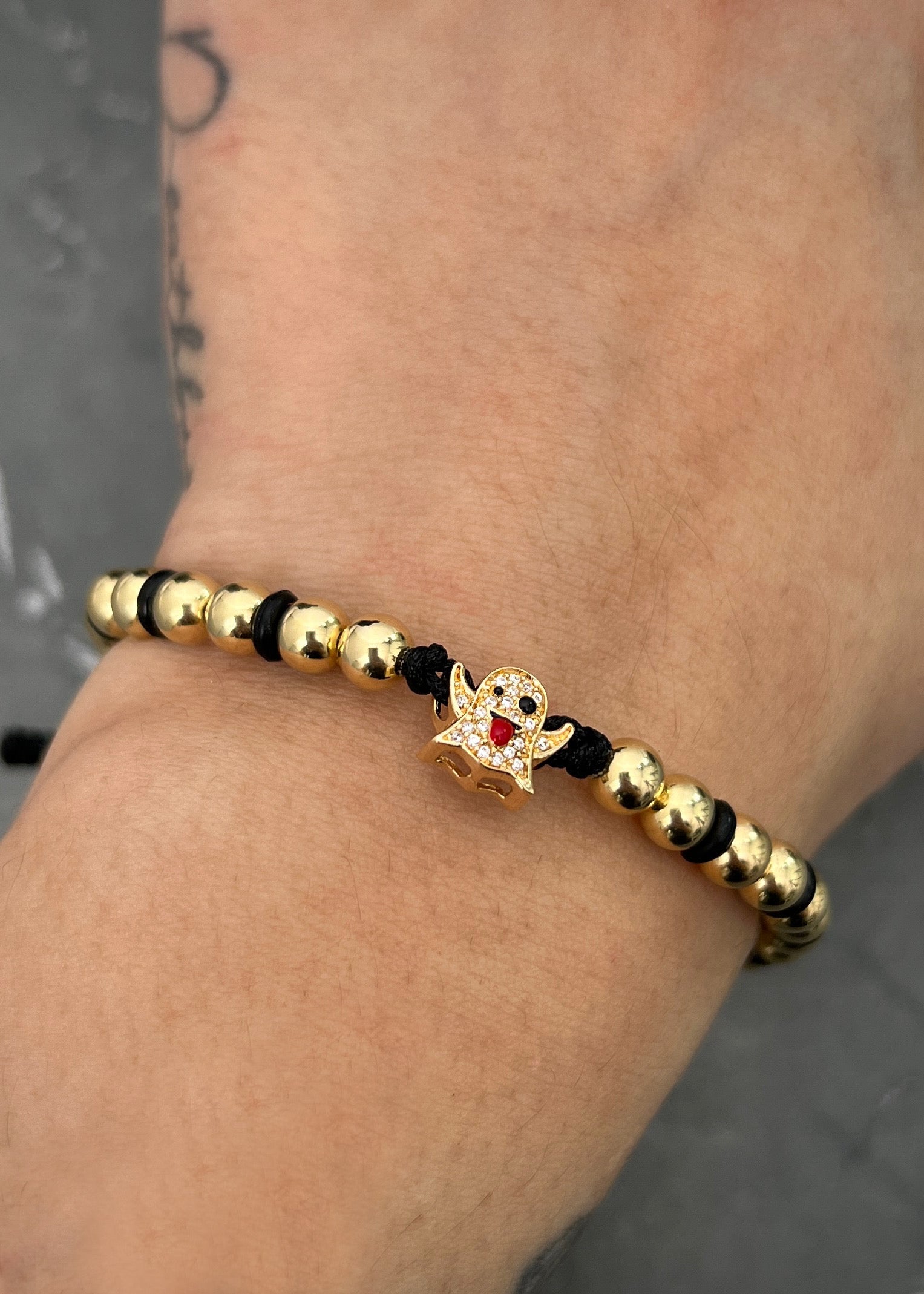 Pulsera en hilo negro con herraje de fantasma 3.67gr / Oro Amarillo (Joya) M