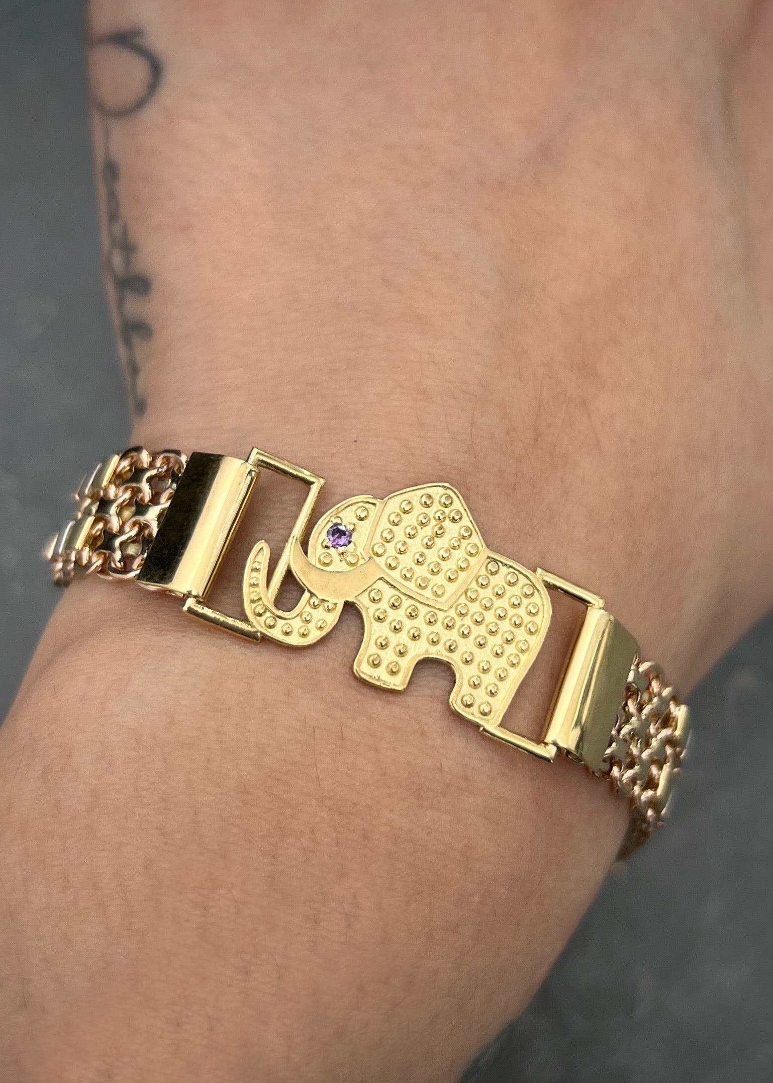 Pulso rustico con elefante 27.25gr / Largo 19.5cm / Tres Oros italy cte M