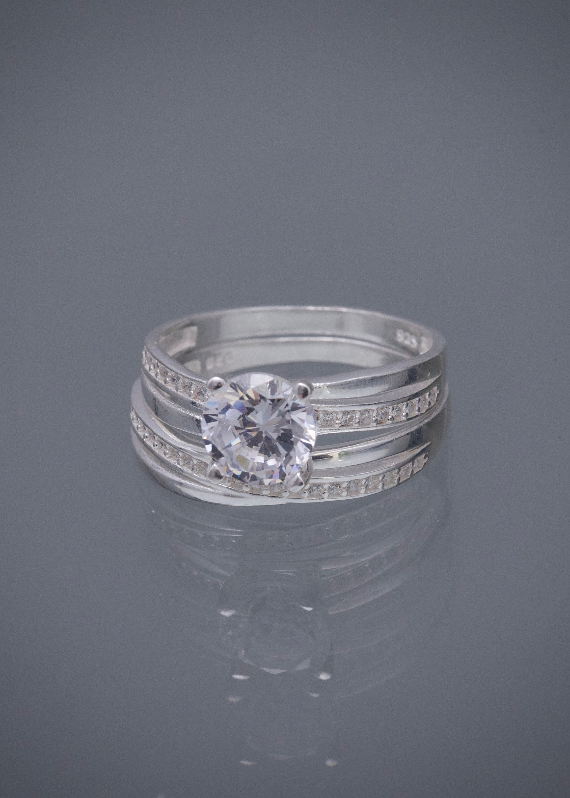 Set solitario con argolla 3.9gr / Talla 7 1/2 / — — Plata