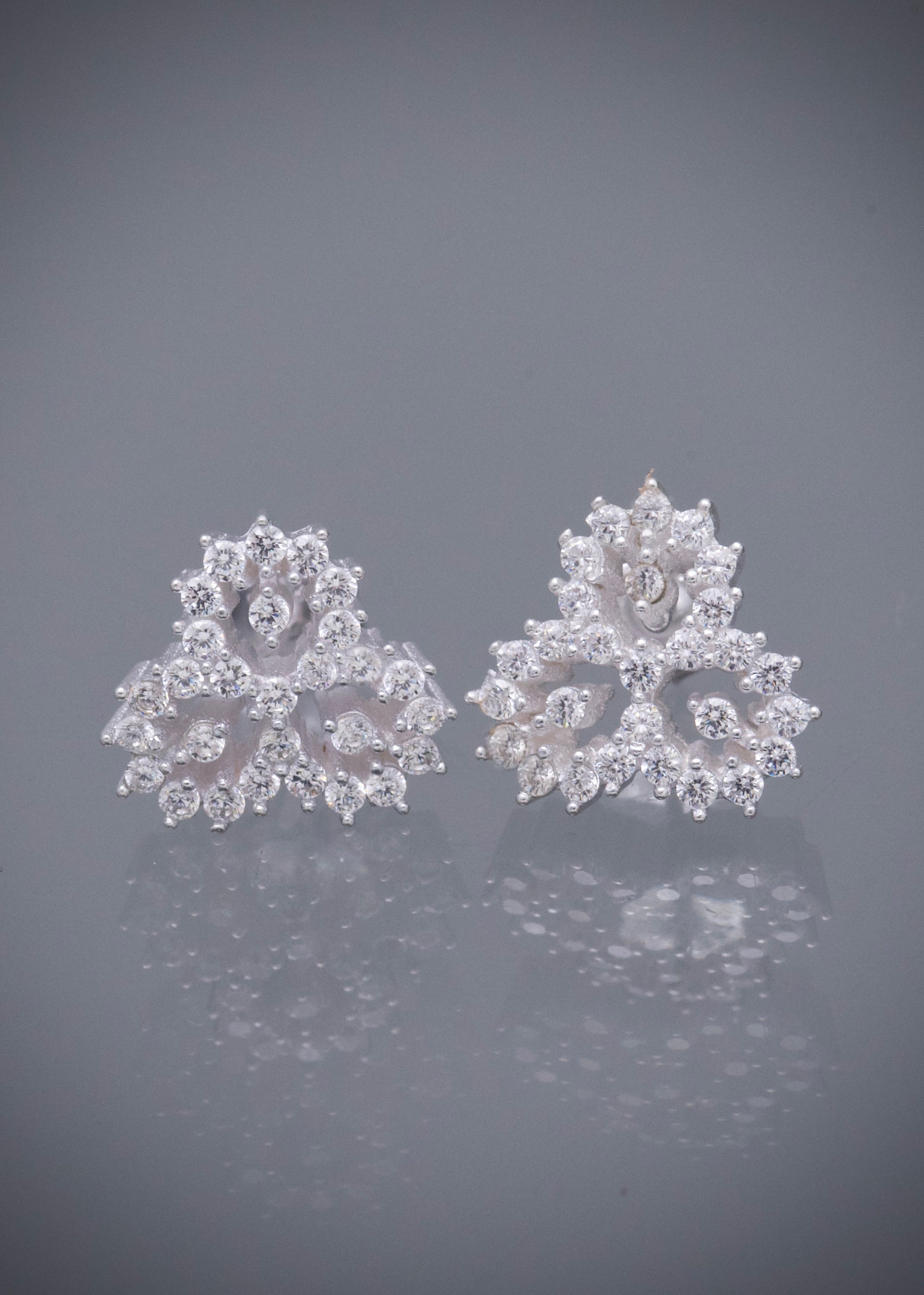 Topos con swarovski blanco 3.45gr / Largo 1.2cm / Plata B