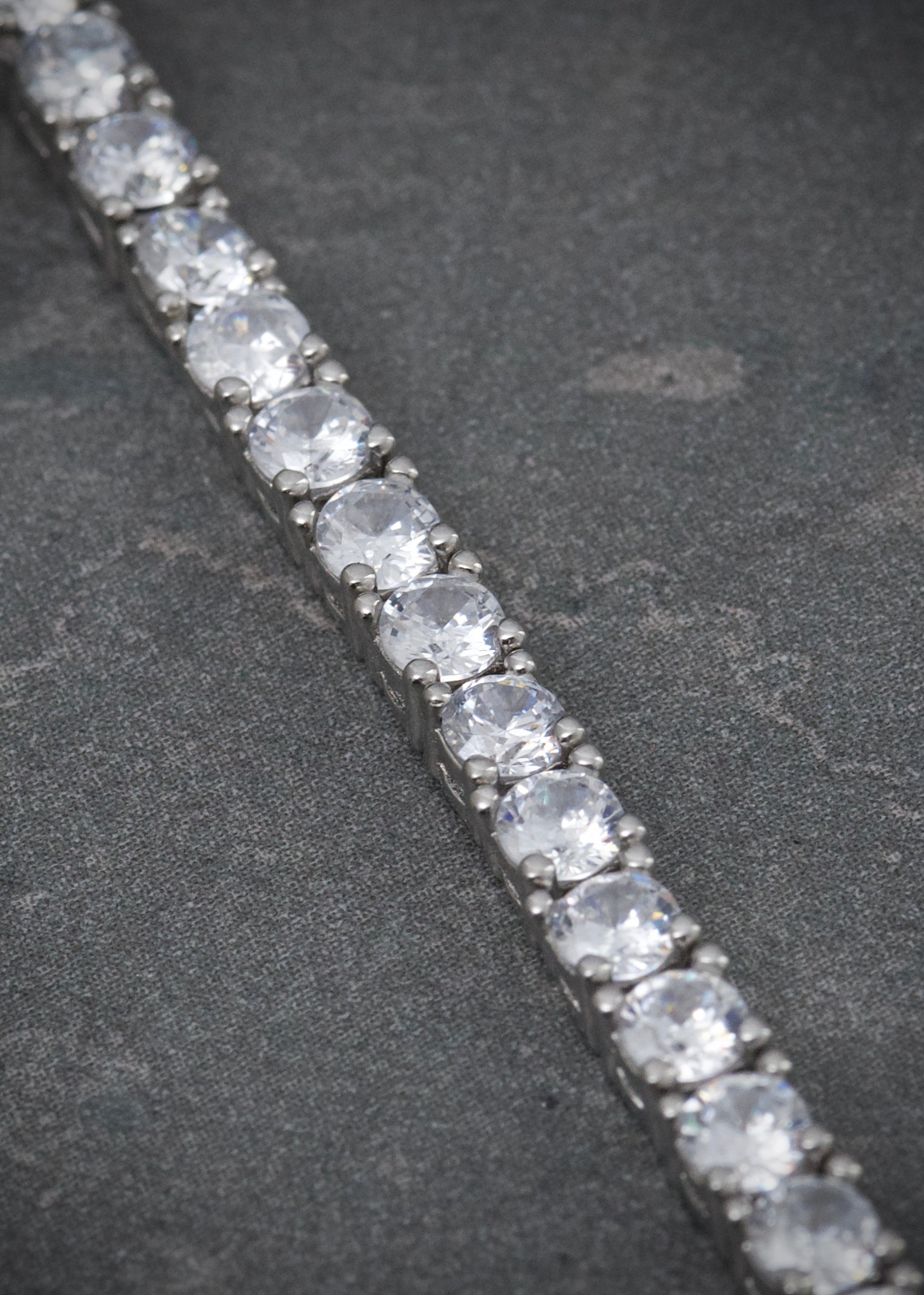 Pulso tenis con swarovski blanco 13.5gr / Largo 17.5cm / Plata P