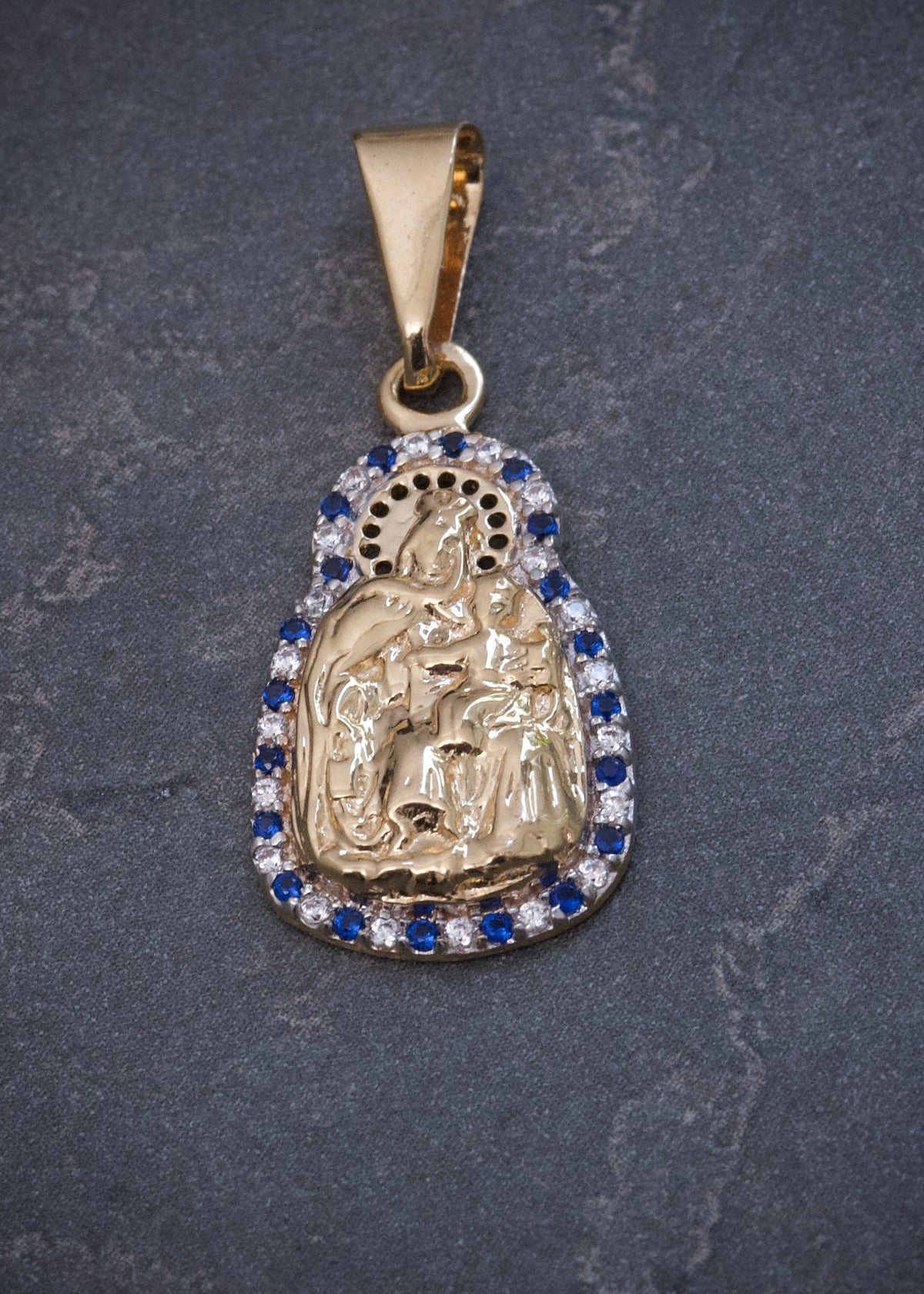Dije Virgen del Carmen con Swarovski Azul y Blanco 2.35gr / 3cm / 13mm — Oro Amarillo